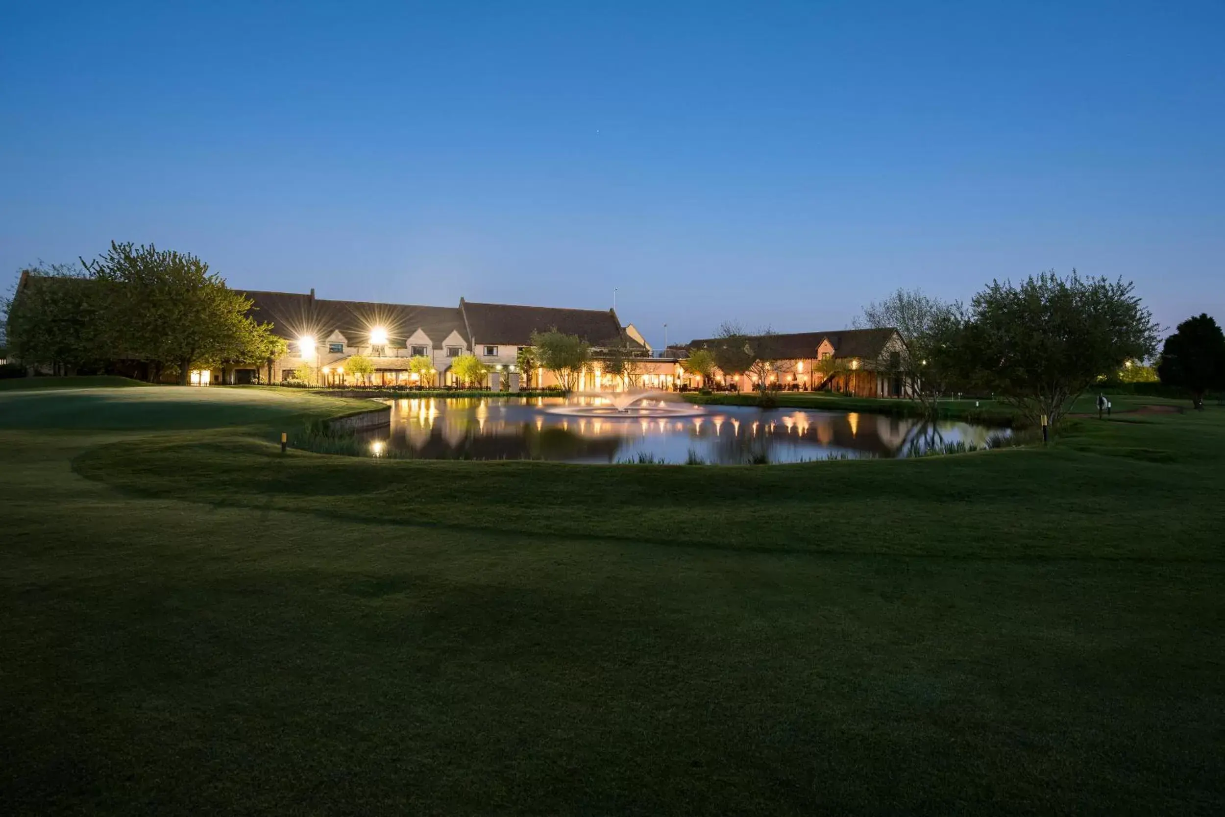 Facade/entrance, Property Building in Bicester Hotel, Golf & Spa