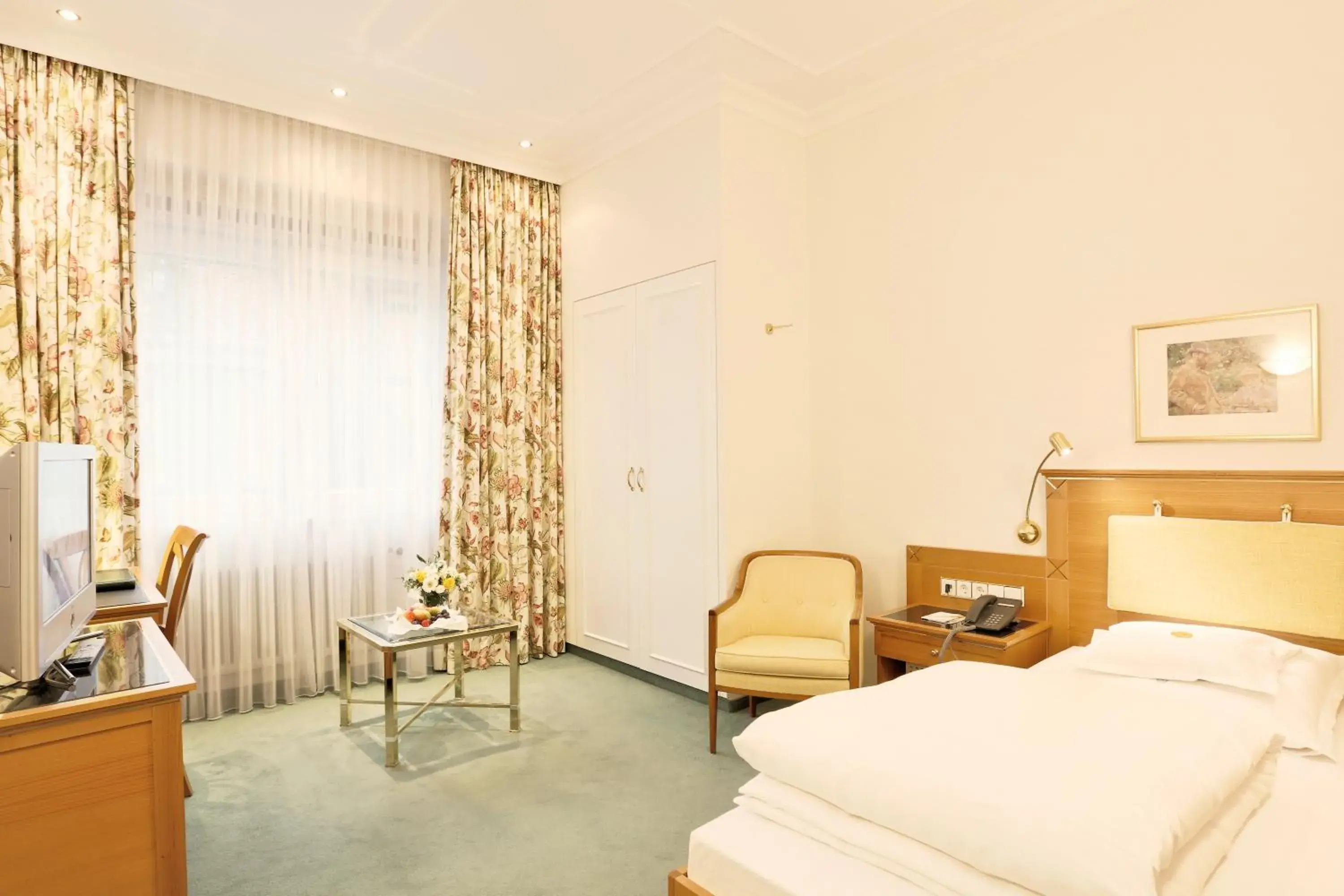 Bedroom in Hotel Reutemann-Seegarten