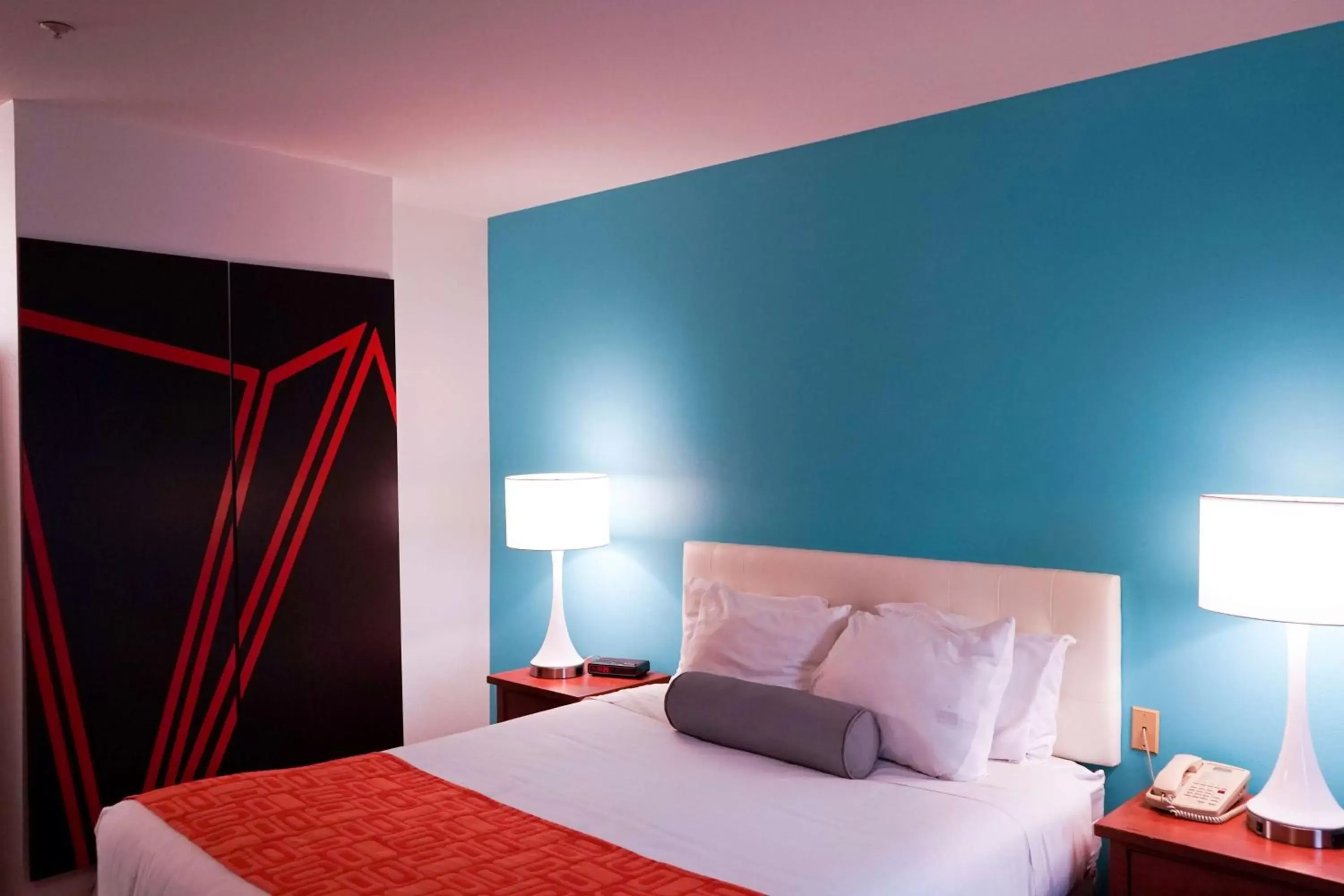 Photo of the whole room, Bed in Howard Johnson by Wyndham Salinas Photo of the whole room, Bed in Howard Johnson by Wyndham Salinas