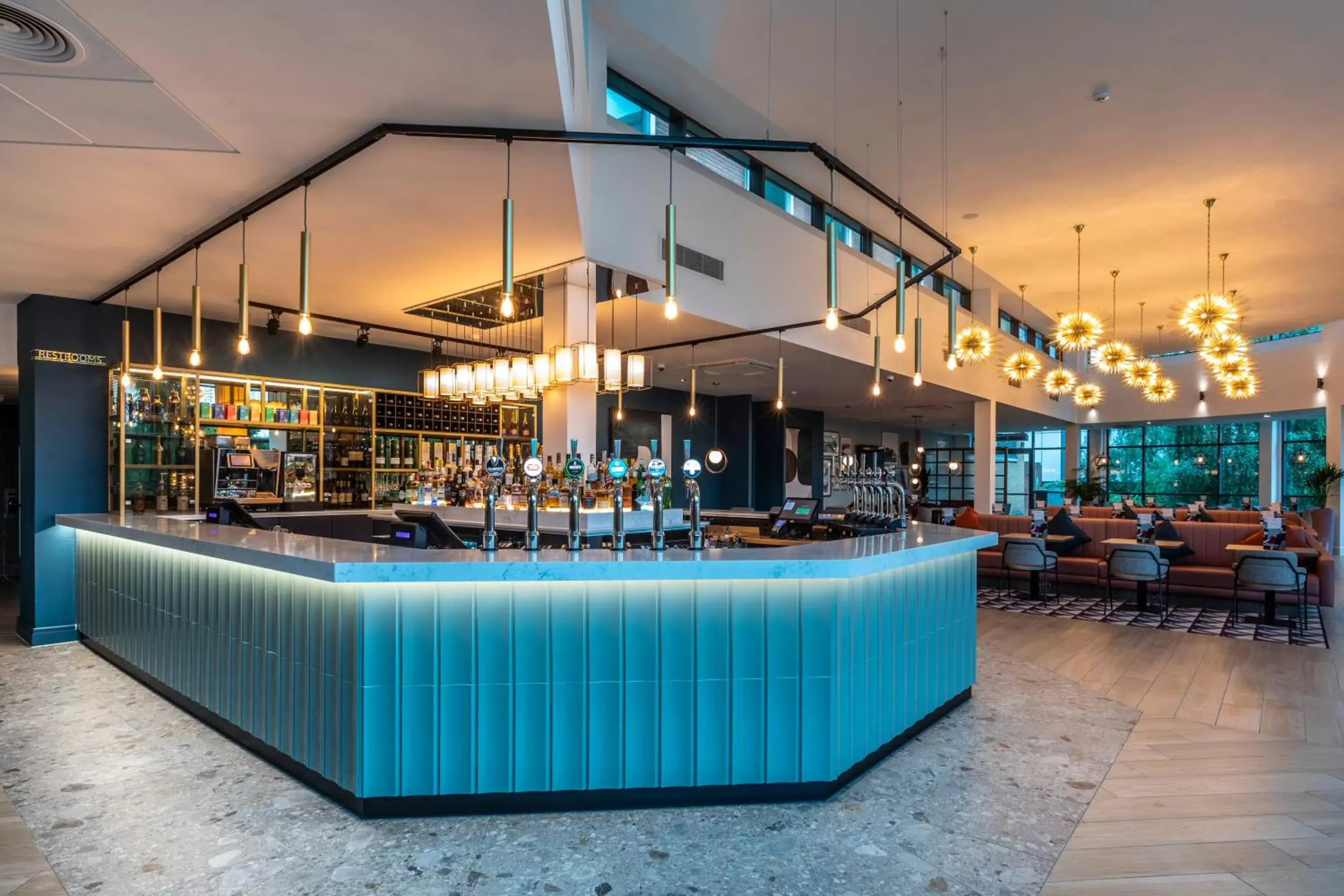 Lounge or bar in Crowne Plaza Birmingham NEC by IHG Lounge or bar in Crowne Plaza Birmingham NEC by IHG