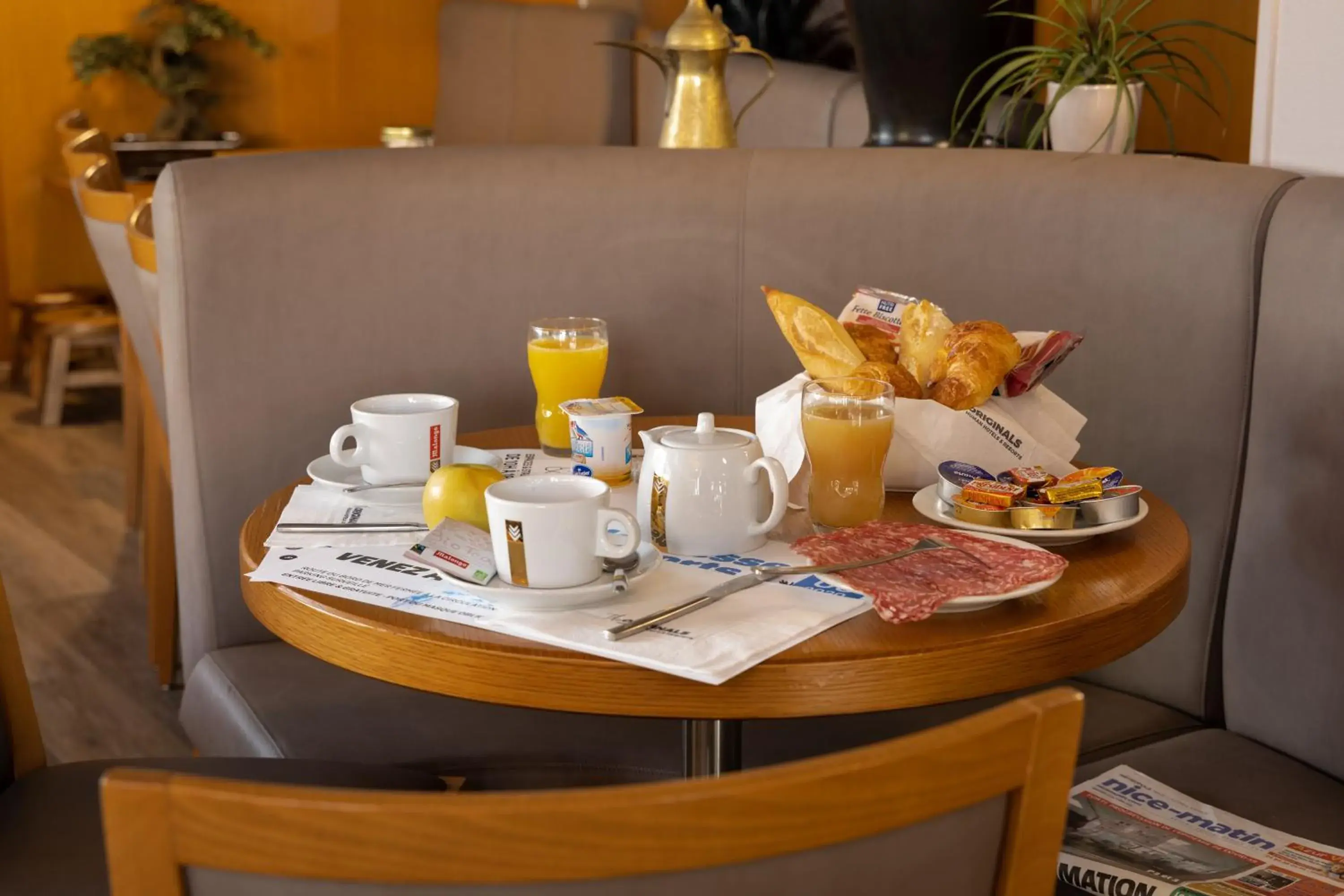 Buffet breakfast in The Originals City, Hôtel Galaxie, Nice Aéroport