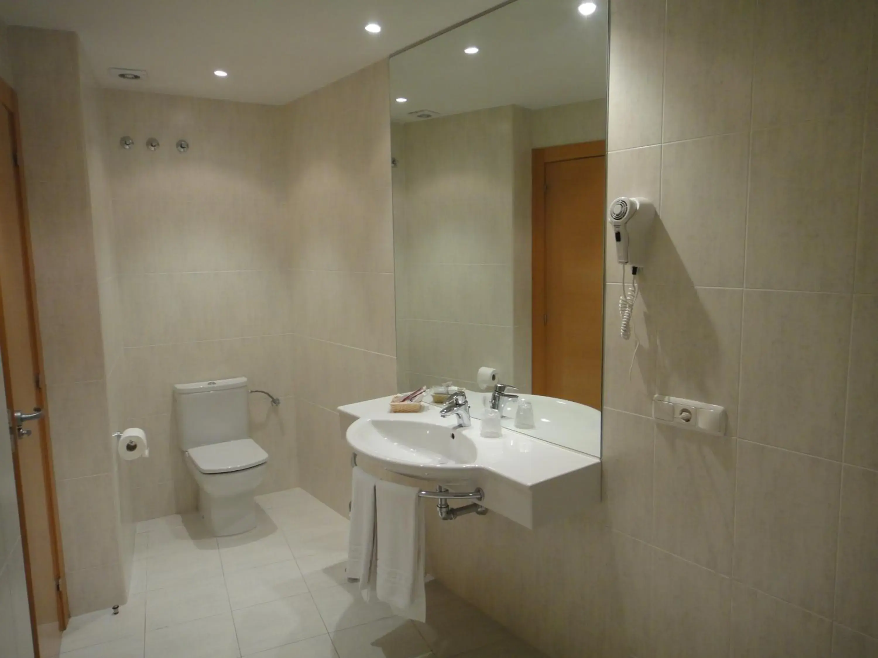 Bathroom in Hotel Palacio Congresos