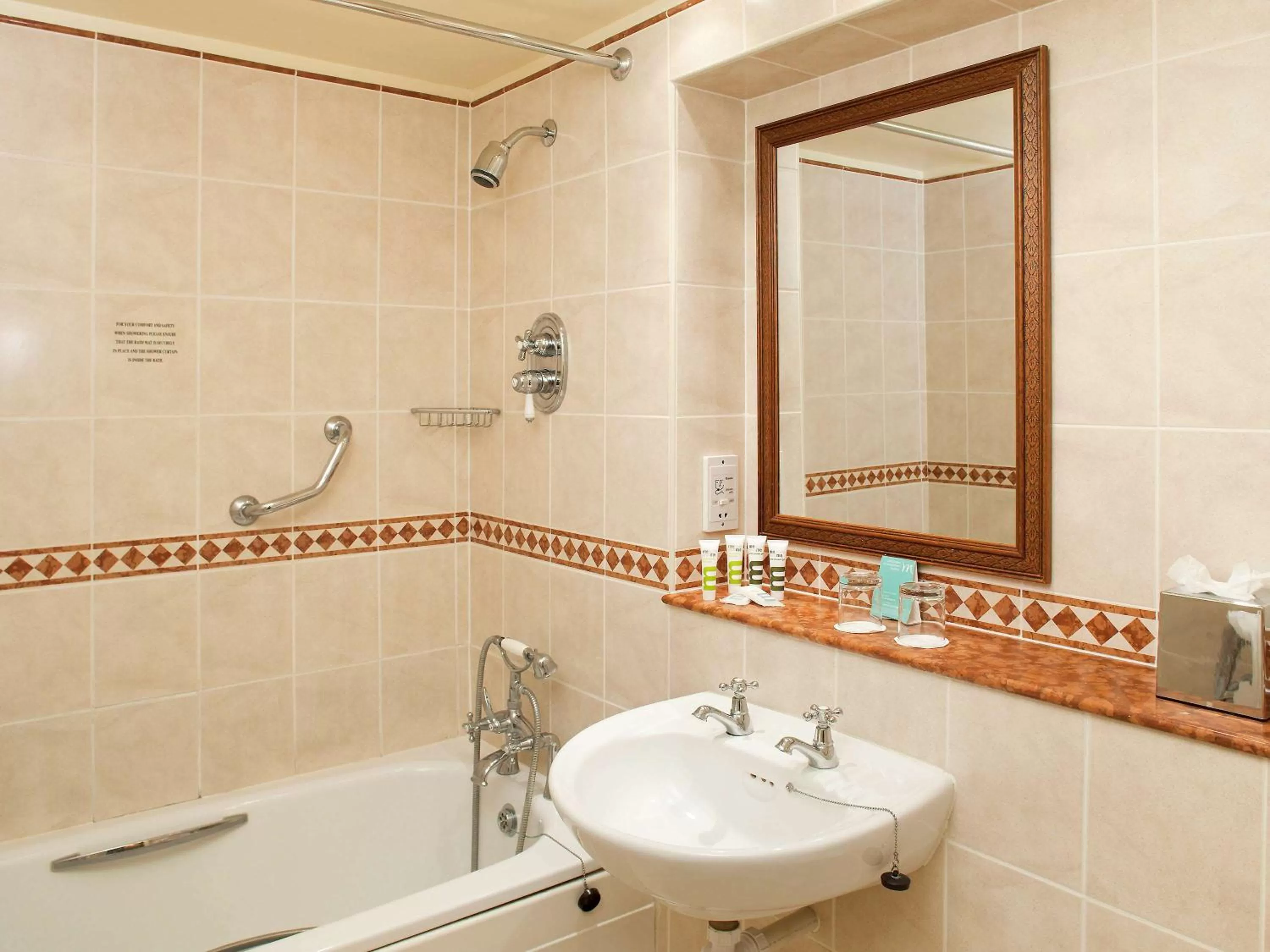 Shower in Winchester Wessex Hotel by Sunday