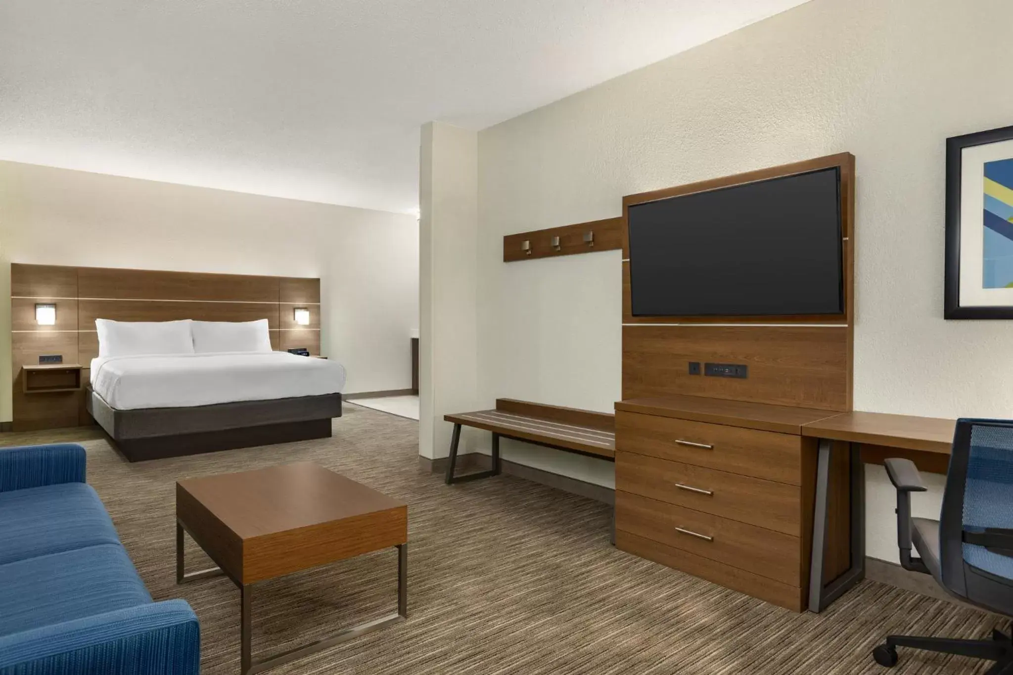 Photo of the whole room, TV/Entertainment Center in Holiday Inn Express Hotel and Suites Akron South-Airport Area, an IHG Hotel