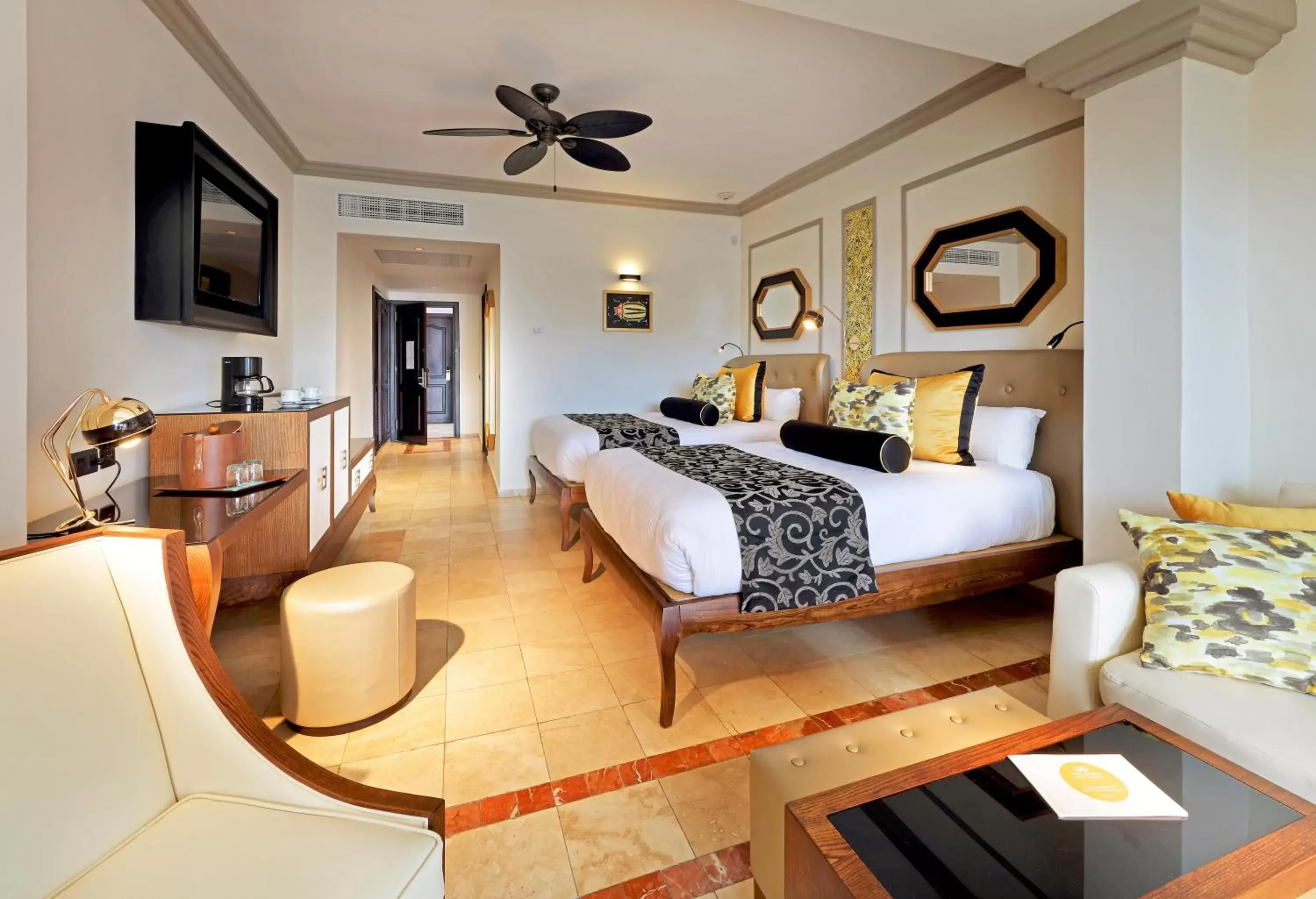 Photo of the whole room, Room Photo in Grand Palladium Lady Hamilton Resort & Spa - All Inclusive