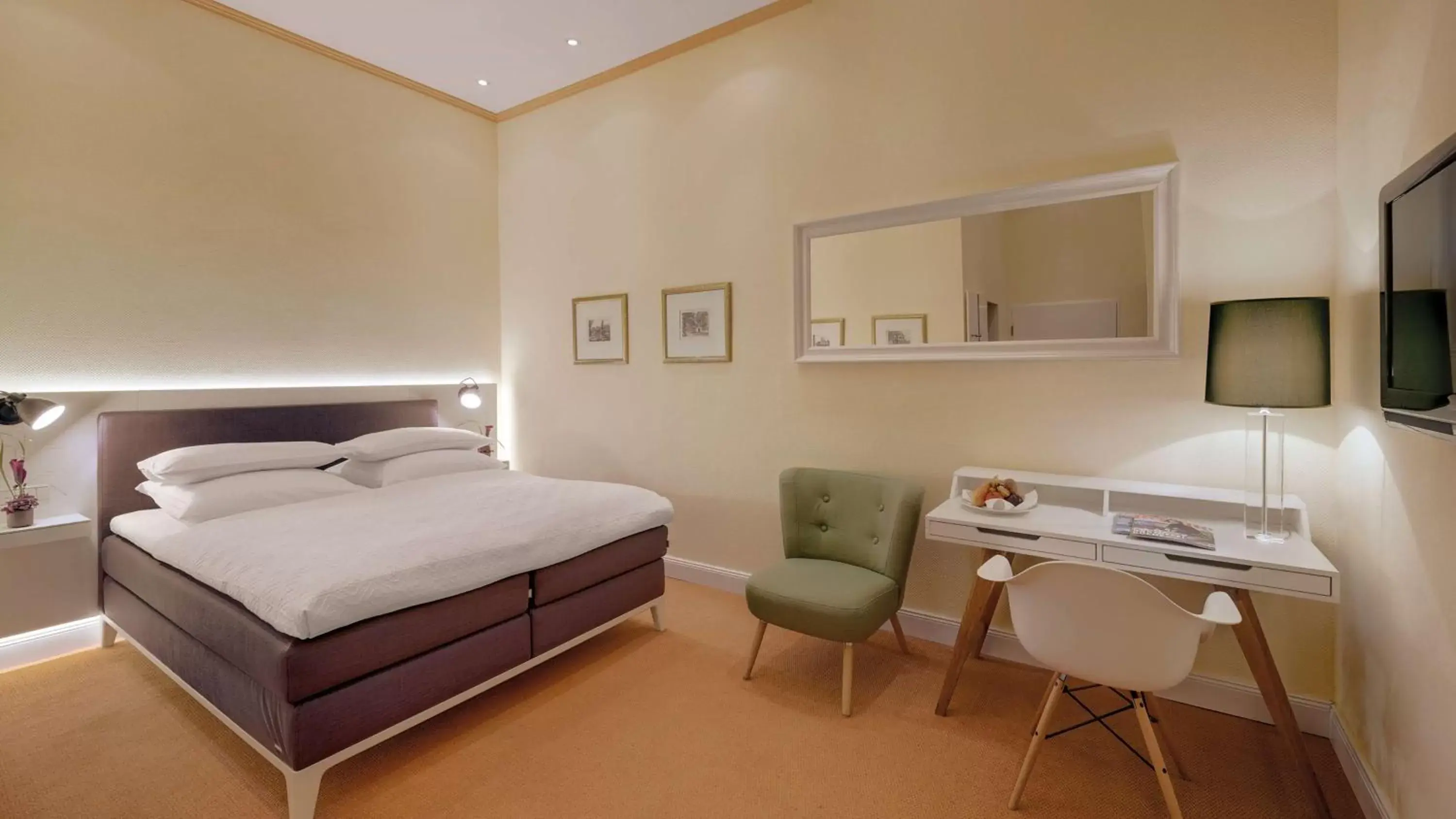 Standard Double Room with Courtyard View in Rheinhotel Dreesen Standard Double Room with Courtyard View in Rheinhotel Dreesen