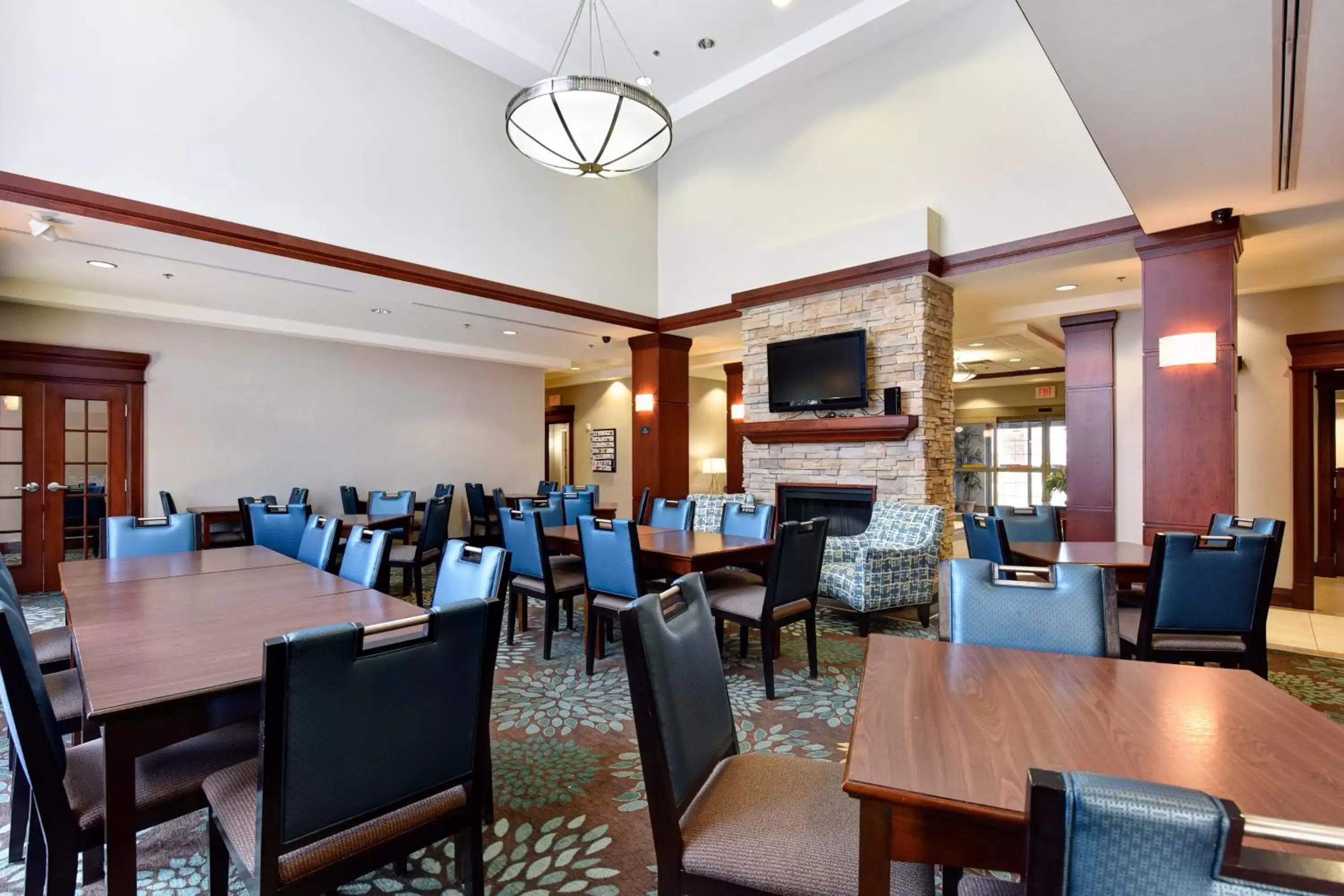 Restaurant/Places to Eat in Staybridge Suites Guelph, an IHG Hotel