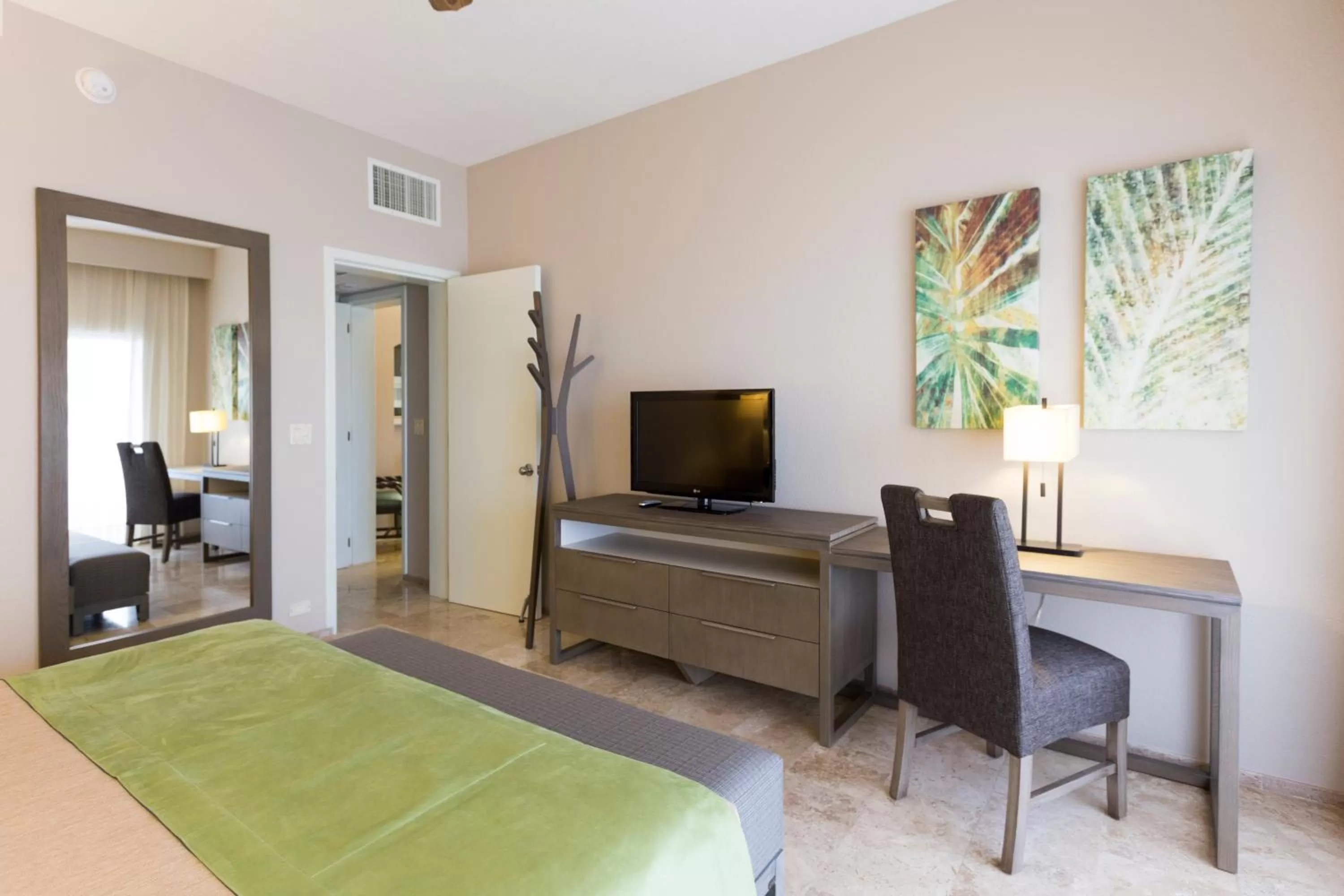 TV and multimedia, Bed in The Royal Sands Resort & Spa