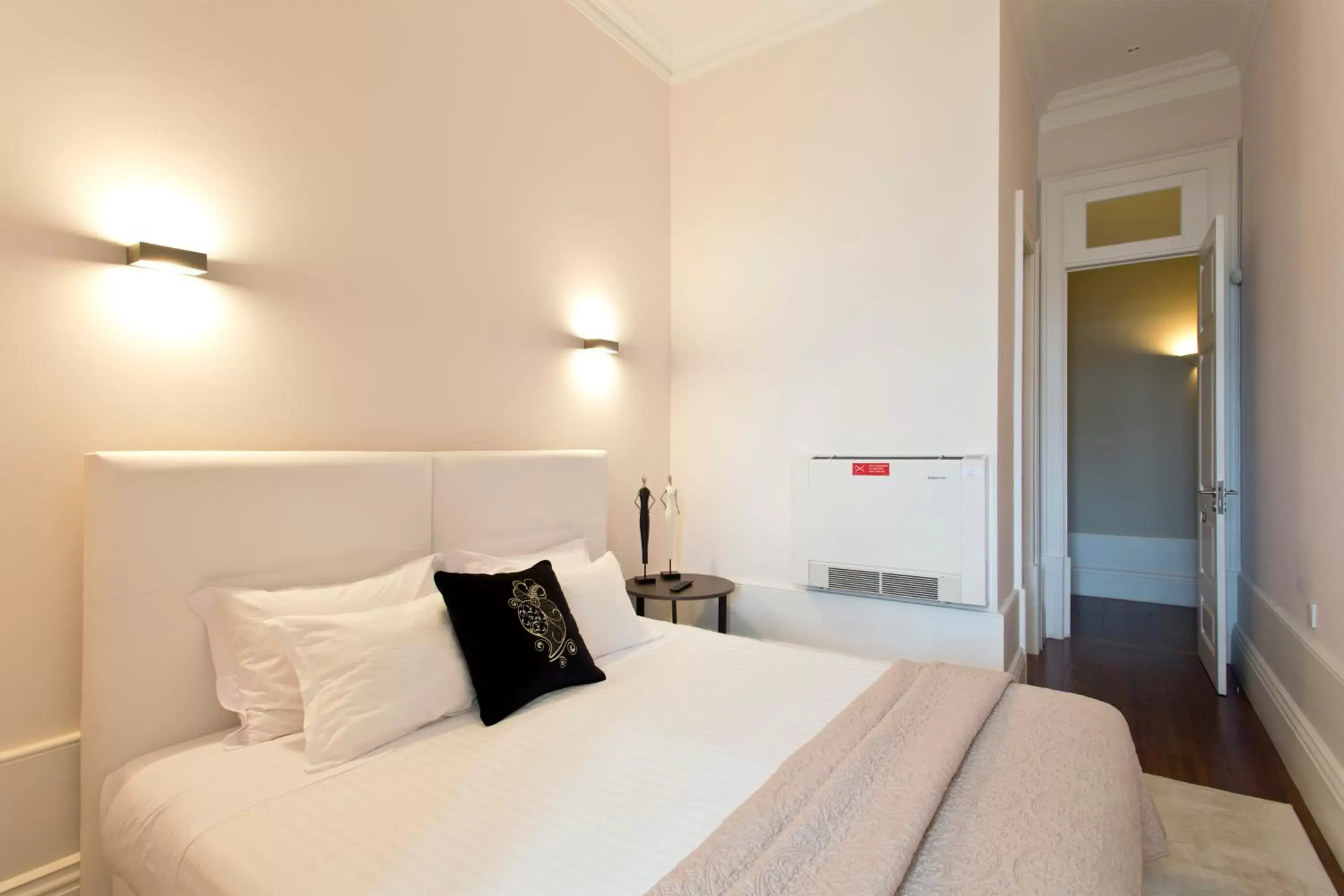 Photo of the whole room, Bed in Oporto Comfort Charming Cedofeita