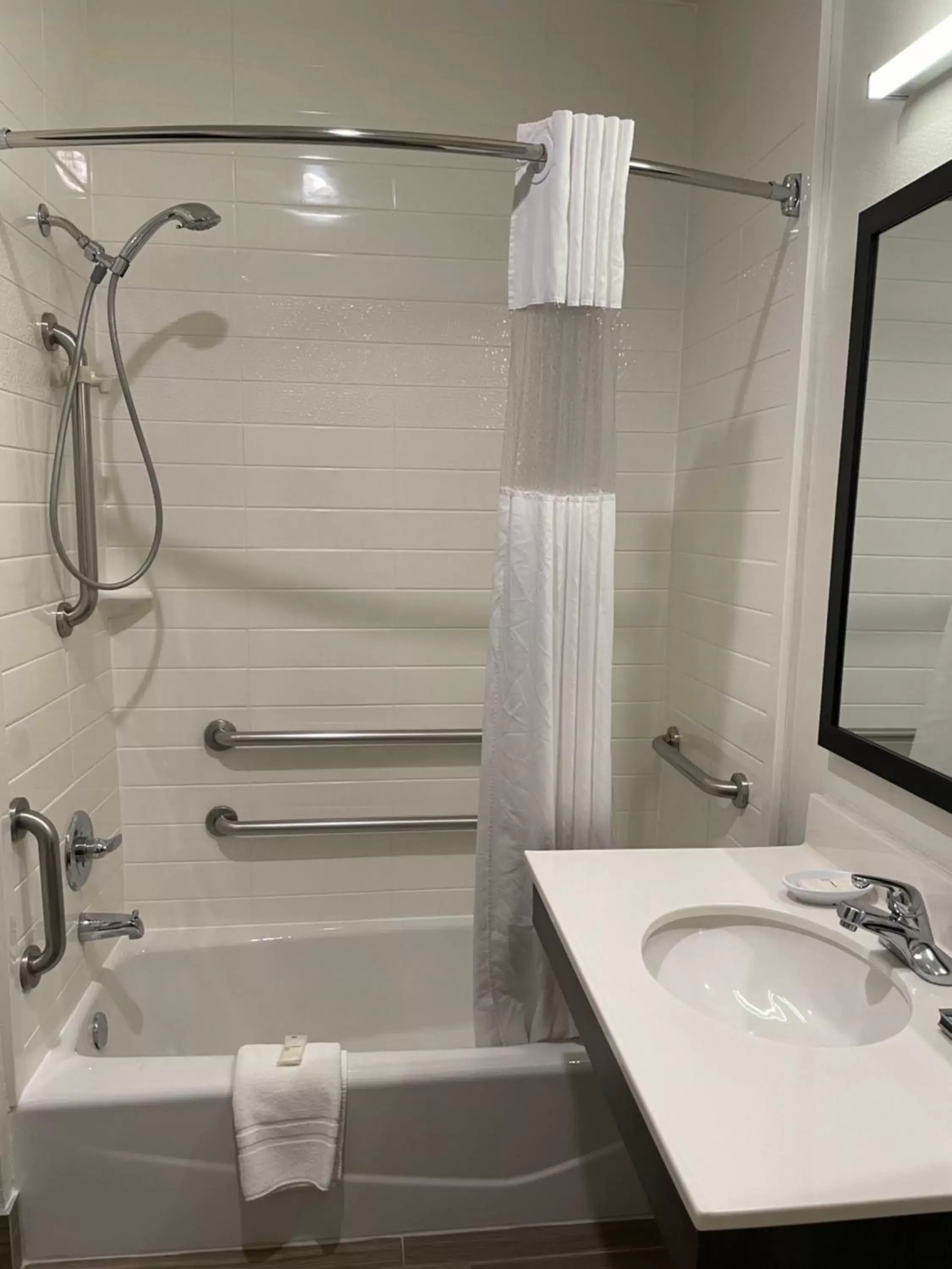 Bath, Bathroom in La Quinta by Wyndham Houston West at Clay Road