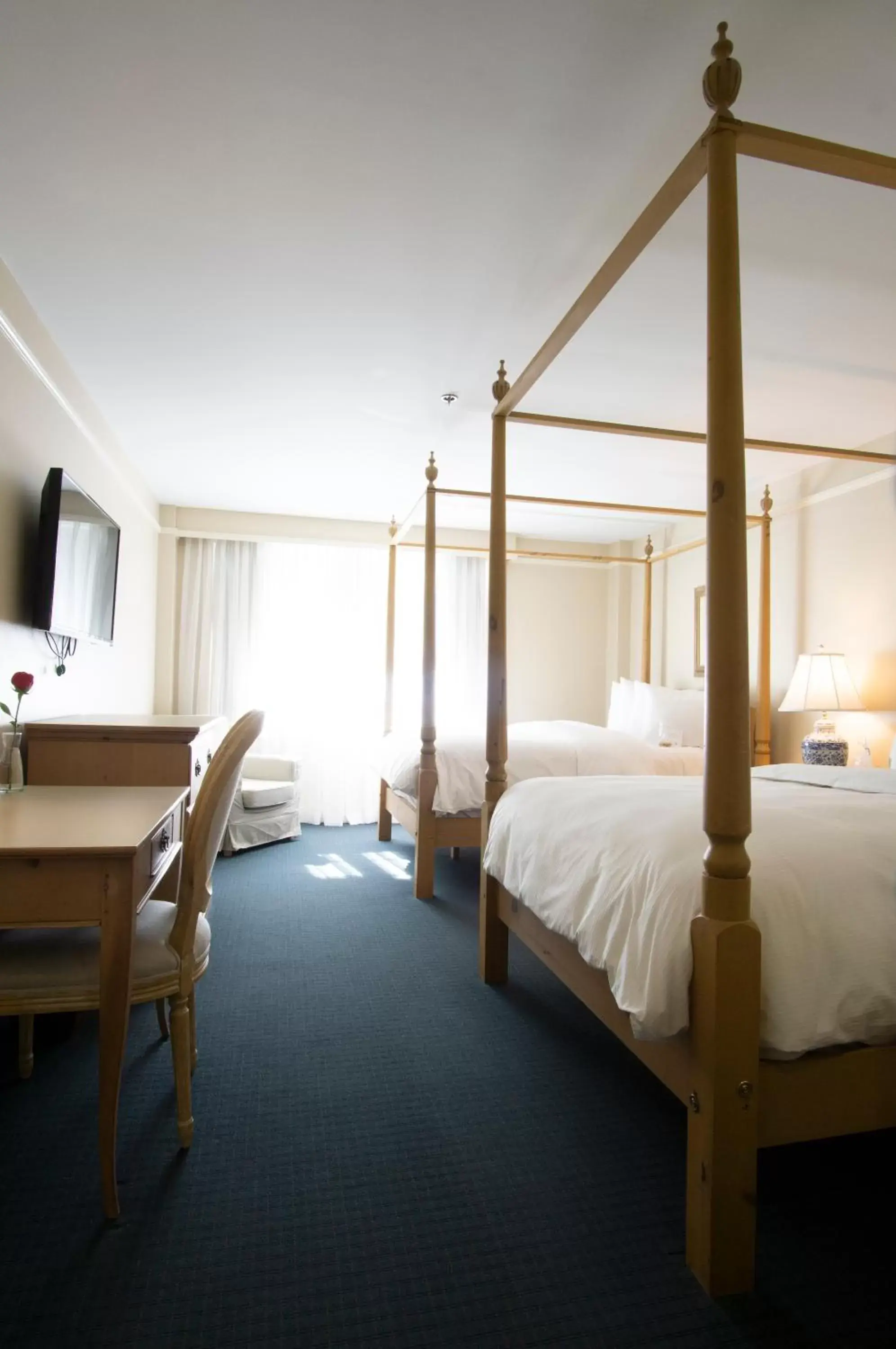 Bedroom, Bed in The Simsbury Inn