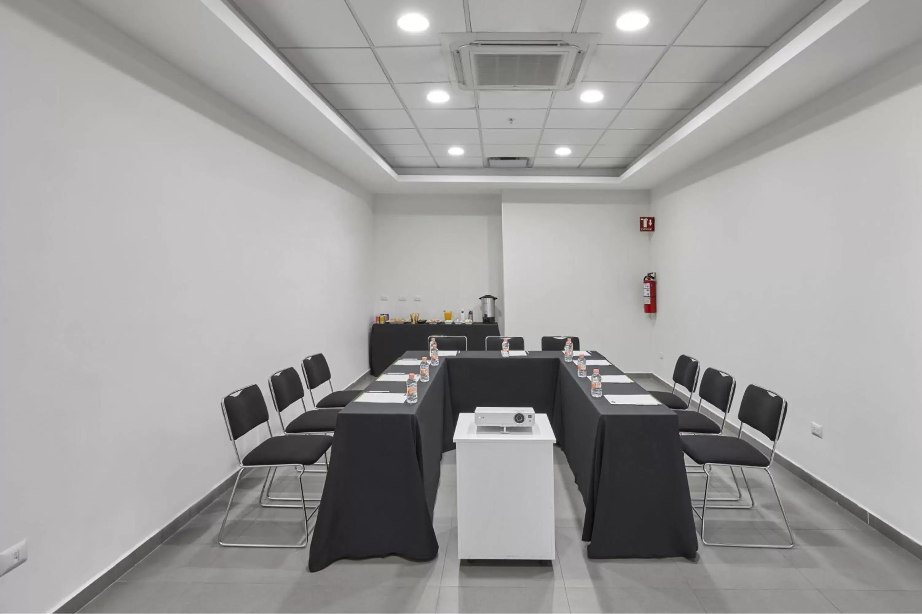 Meeting/conference room in City Express Junior by Marriott Aguascalientes Centro