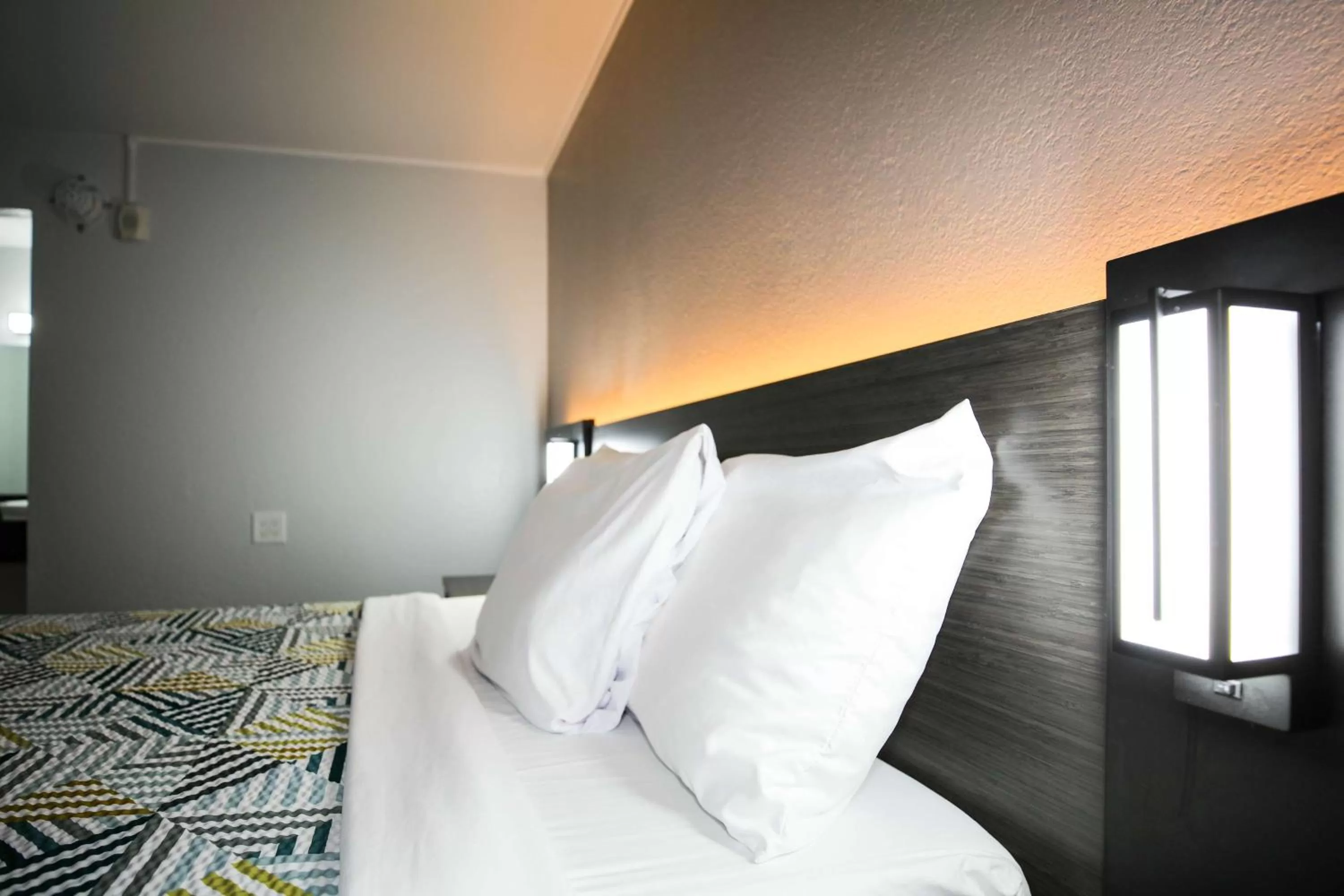 Bedroom, Bed in Motel 6-Sacramento, CA - Old Sacramento North