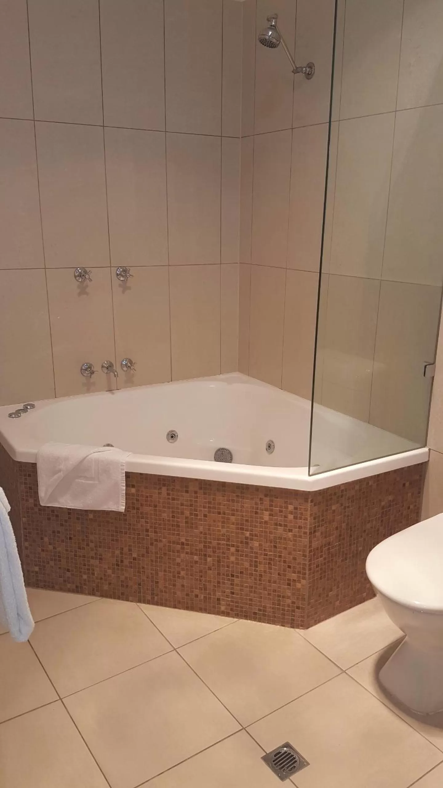 Bath in Hotel Cavalier