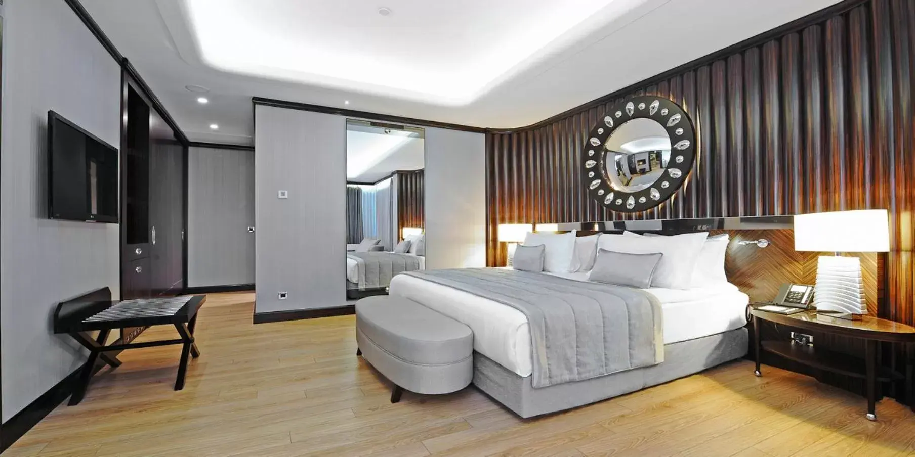 Photo of the whole room, Bed in Crowne Plaza Bursa Convention Center & Thermal Spa, an IHG Hotel