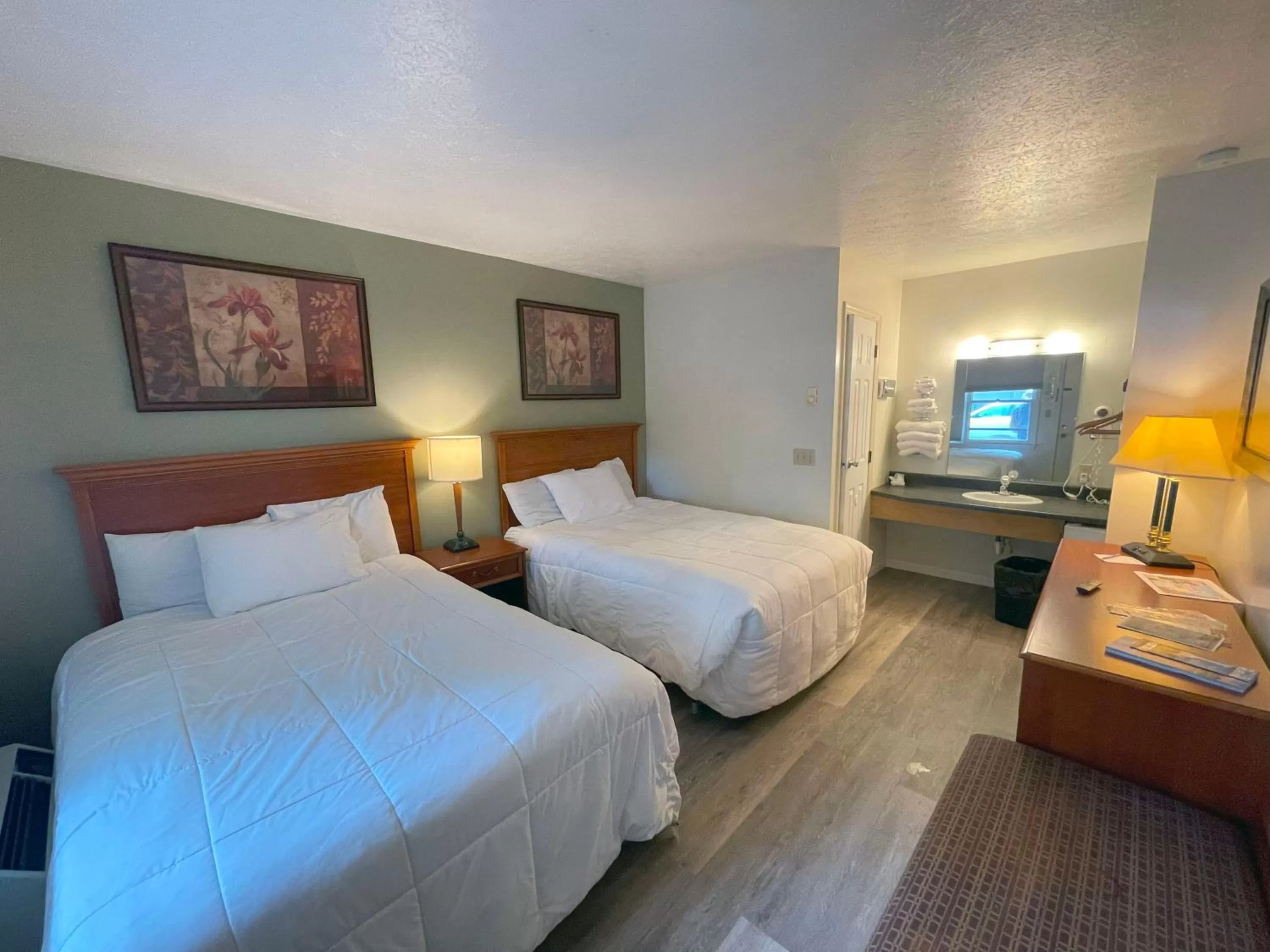 Bed in Plantation Motel