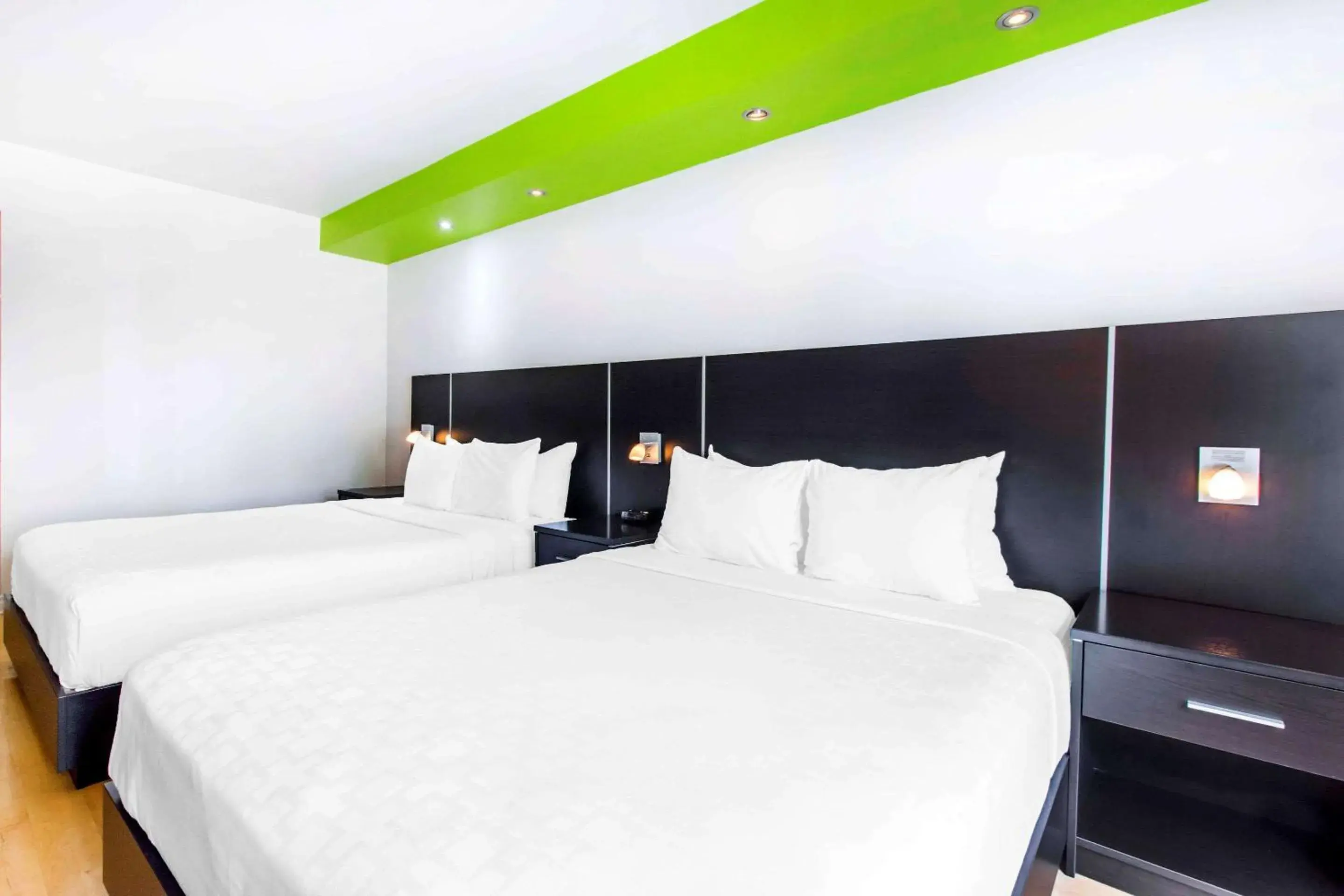 Photo of the whole room, Bed in Travelodge by Wyndham Trois-Rivieres