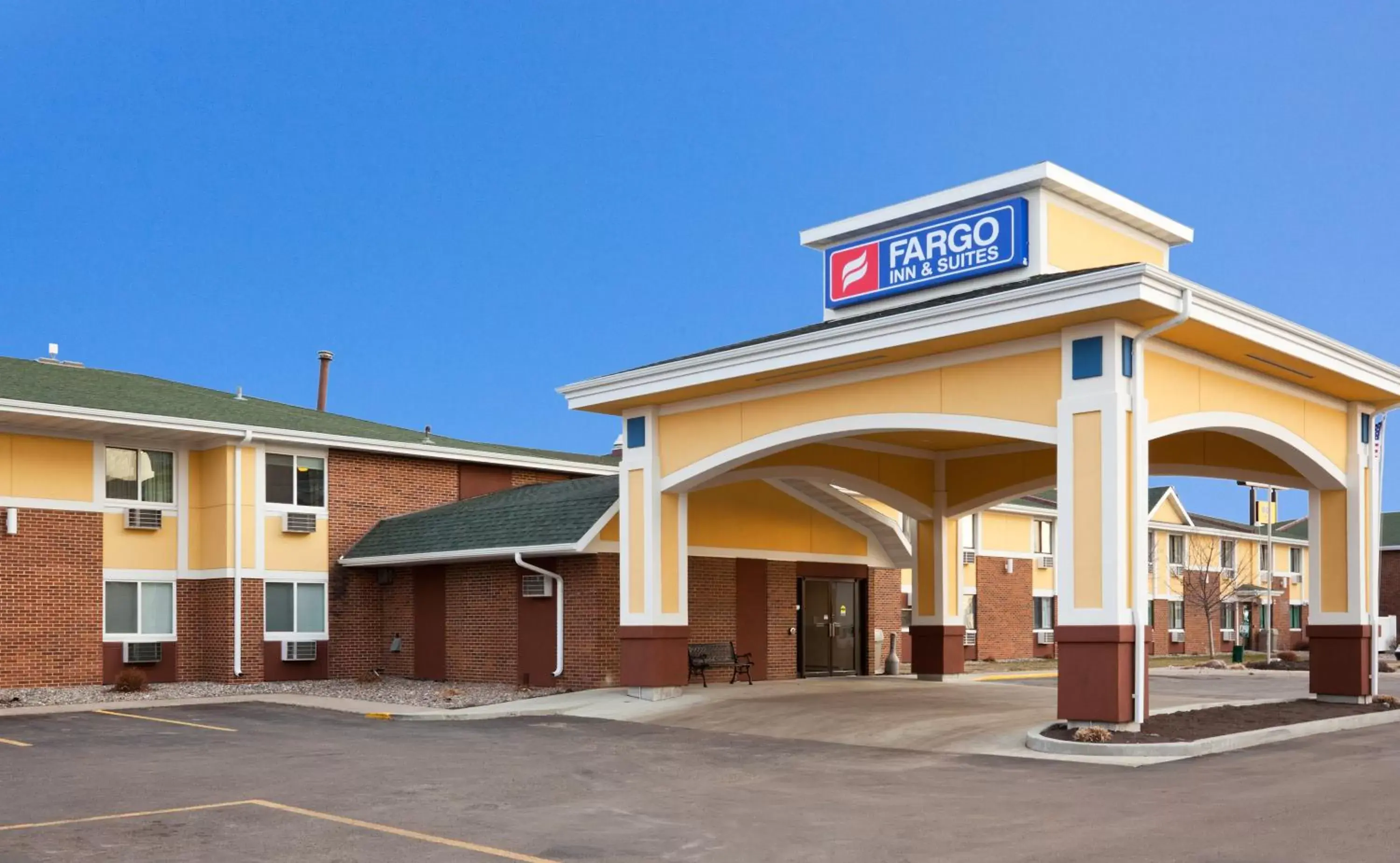 Facade/entrance, Property Building in Fargo Inn and Suites