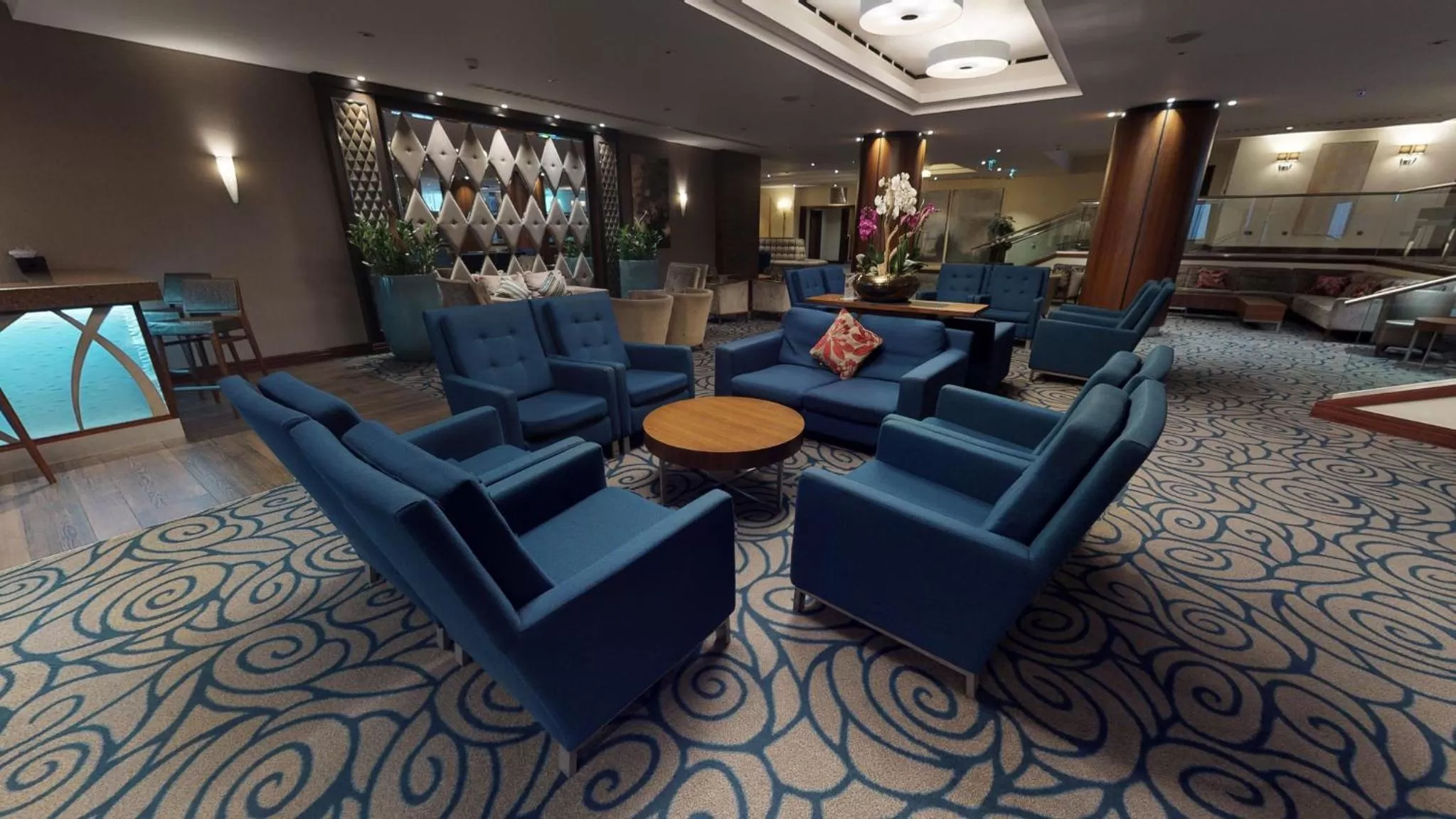 Lounge or bar in Holiday Inn London Kensington High St. by IHG