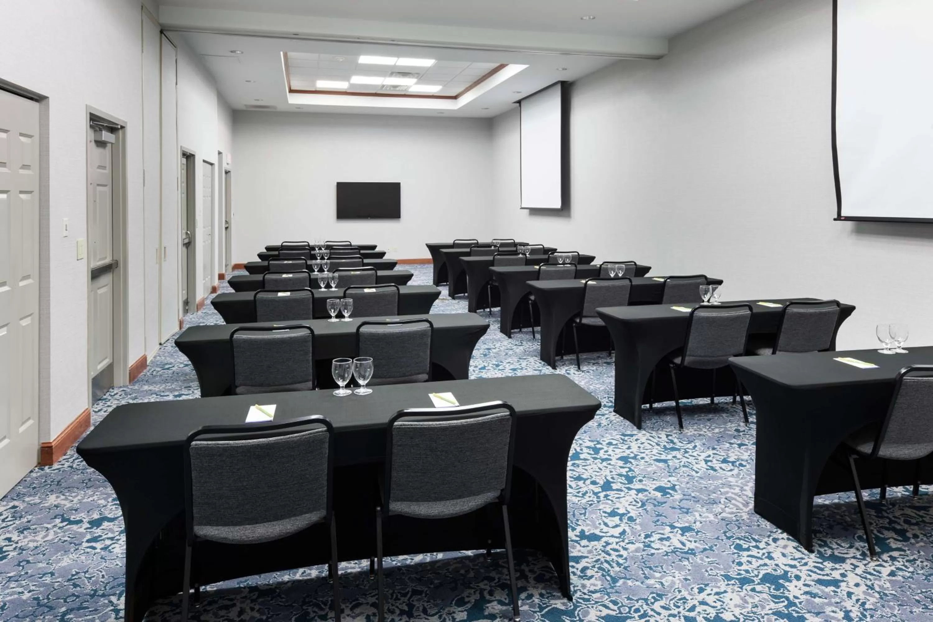 Meeting/conference room in Hilton Garden Inn Lake Forest Mettawa
