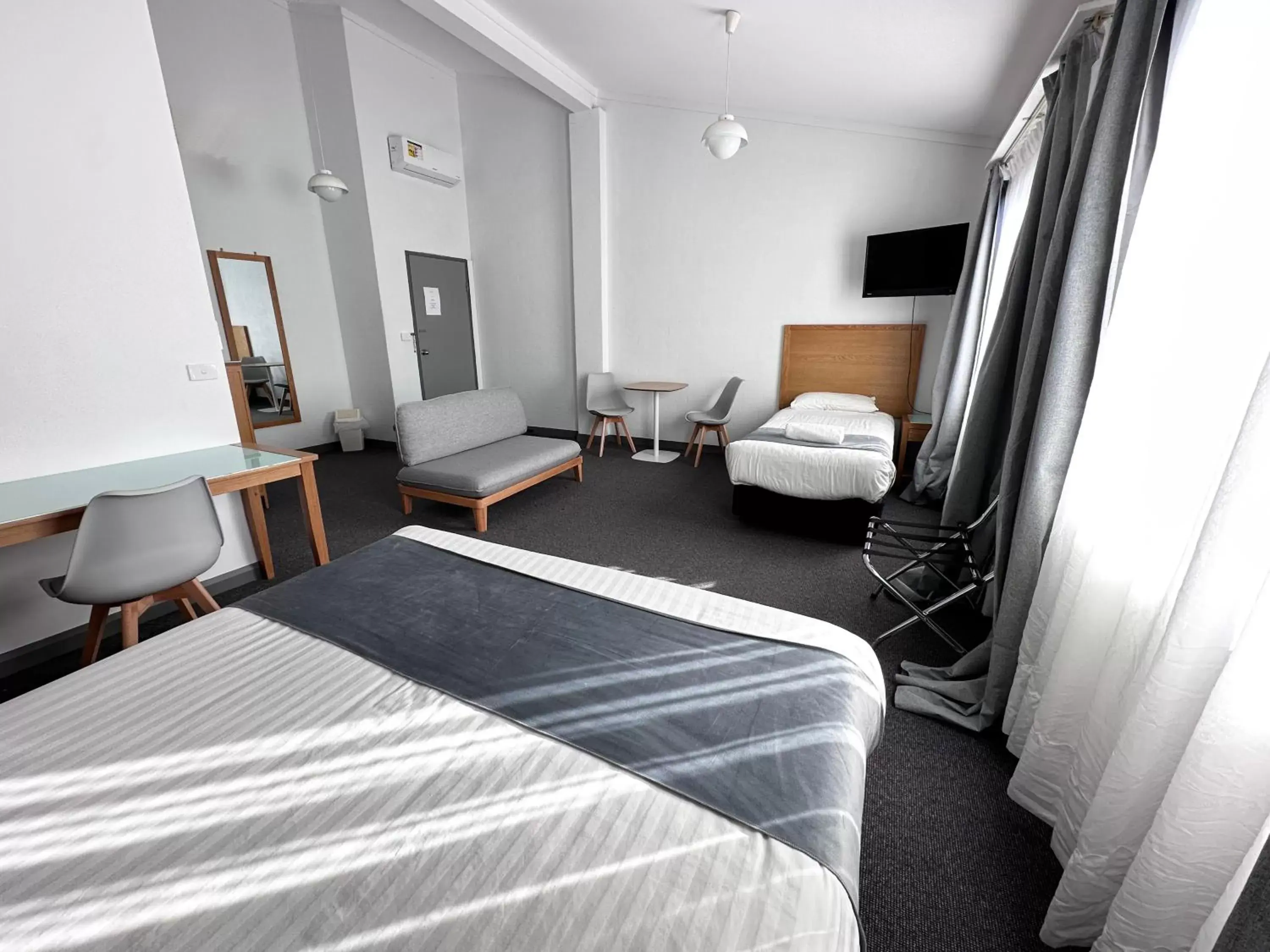 Photo of the whole room, Bed in Spa Village Travel Inn