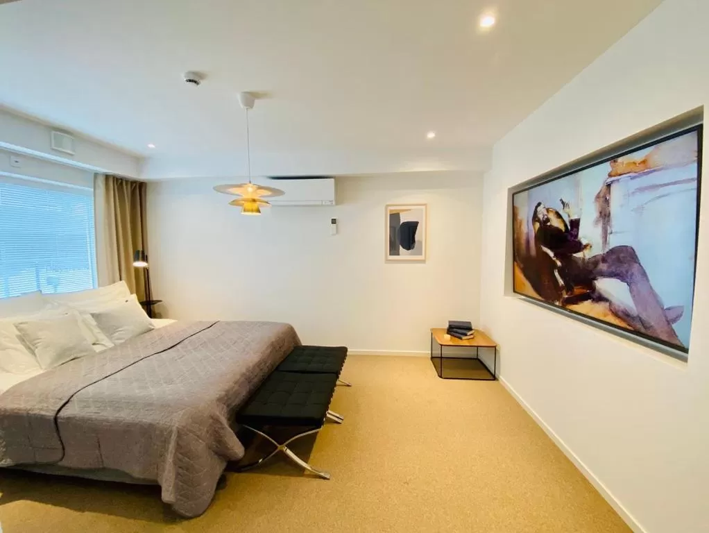 TV and multimedia, Bed in Easy Livin' Apartment Hotel