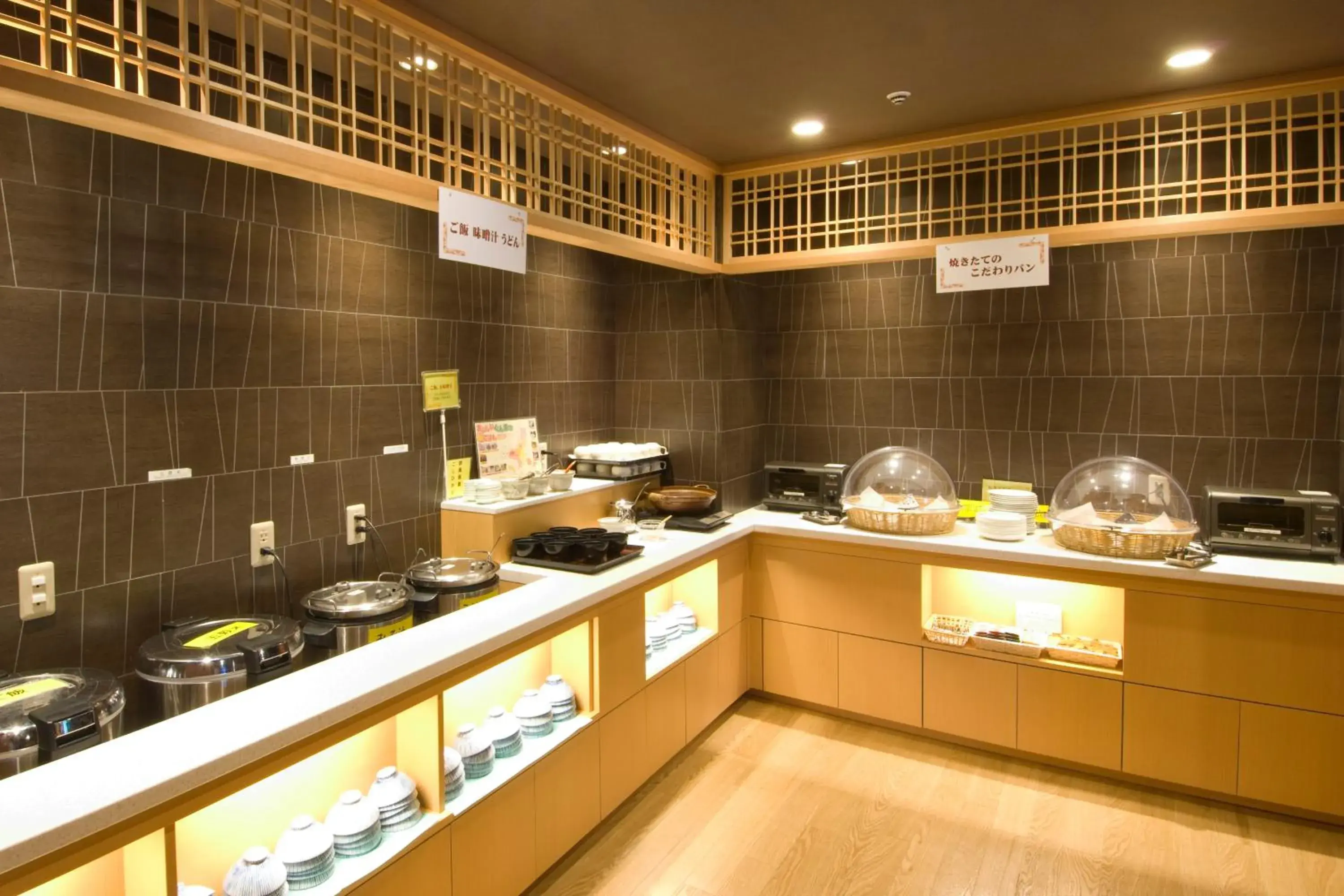 Buffet breakfast, Kitchen/Kitchenette in Kishigon Ryokan