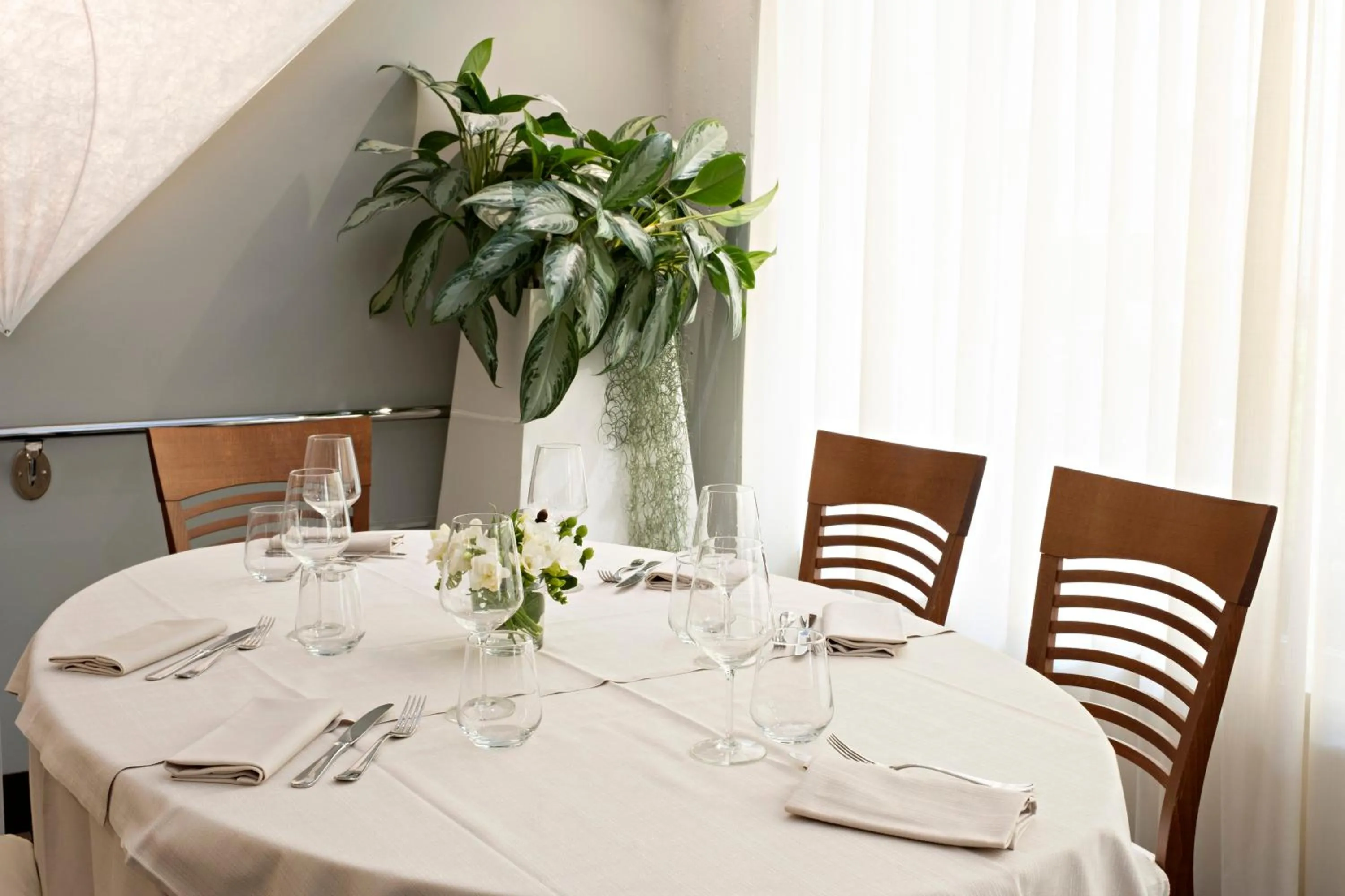 Restaurant/places to eat in Hotel Mirage