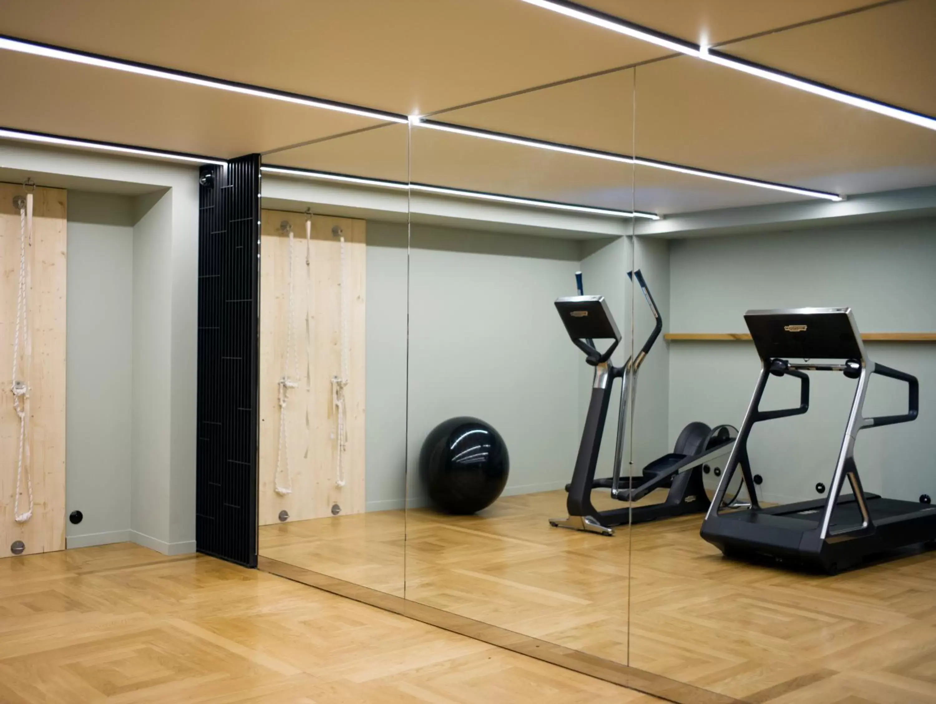 Fitness centre/facilities, Fitness Center/Facilities in Hôtel National Des Arts et Métiers