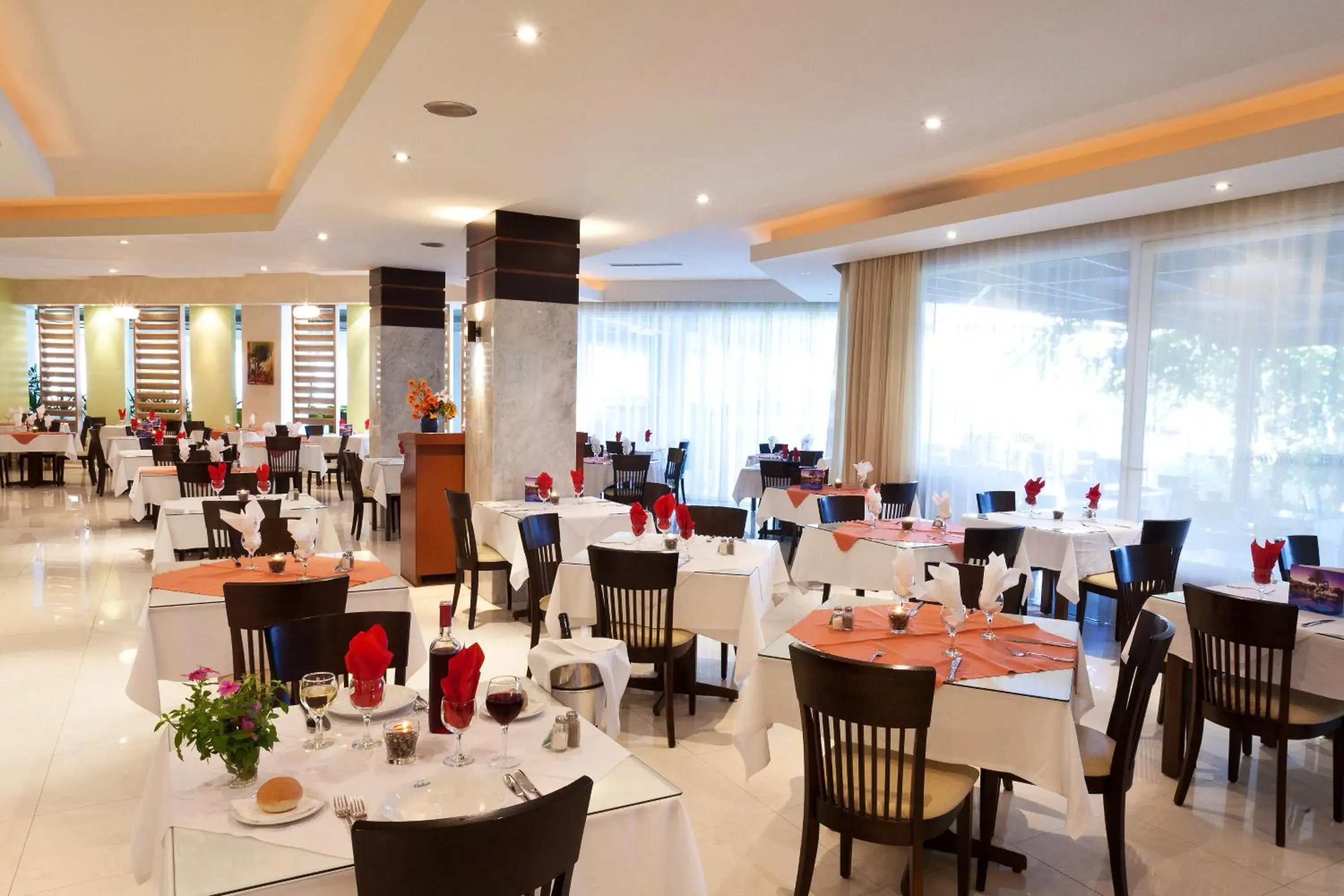 Restaurant/places to eat in Cathrin Hotel Restaurant/places to eat in Cathrin Hotel