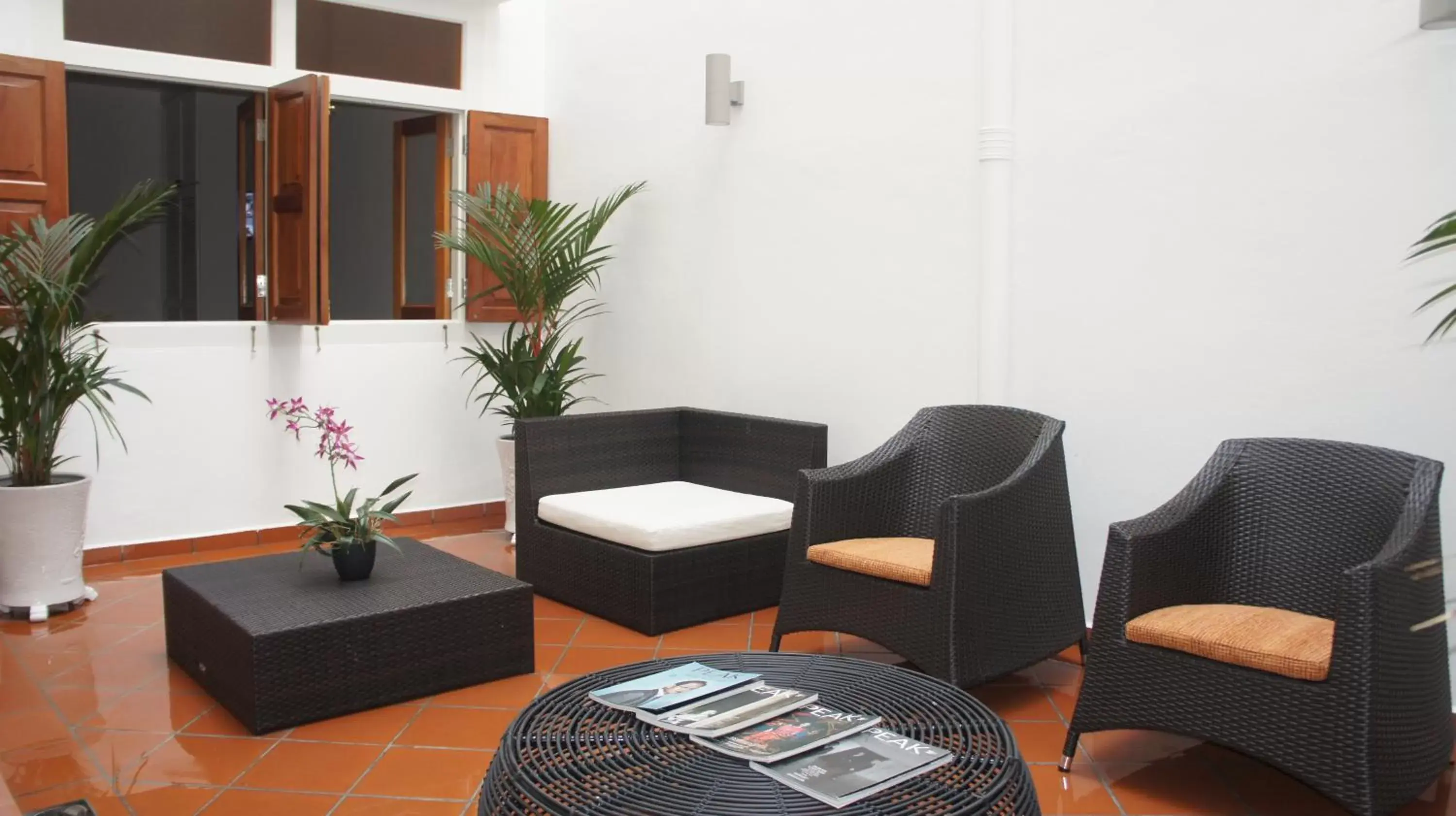 Patio, Seating Area in Heeren Straits Hotel