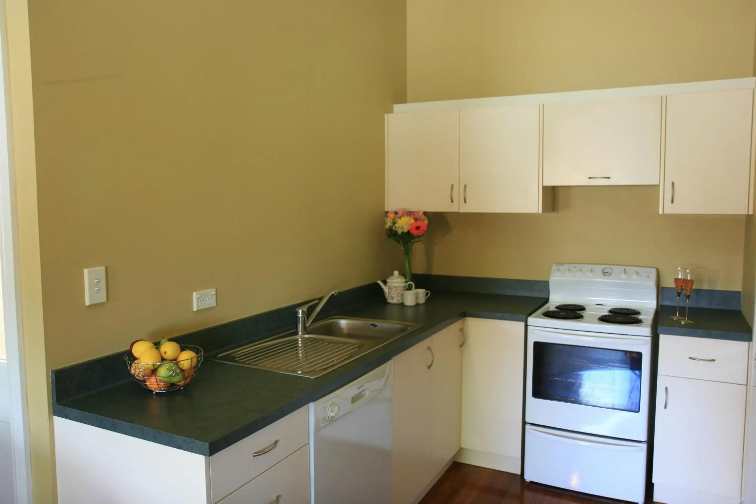 Kitchen or kitchenette, Kitchen/Kitchenette in Abisko Lodge