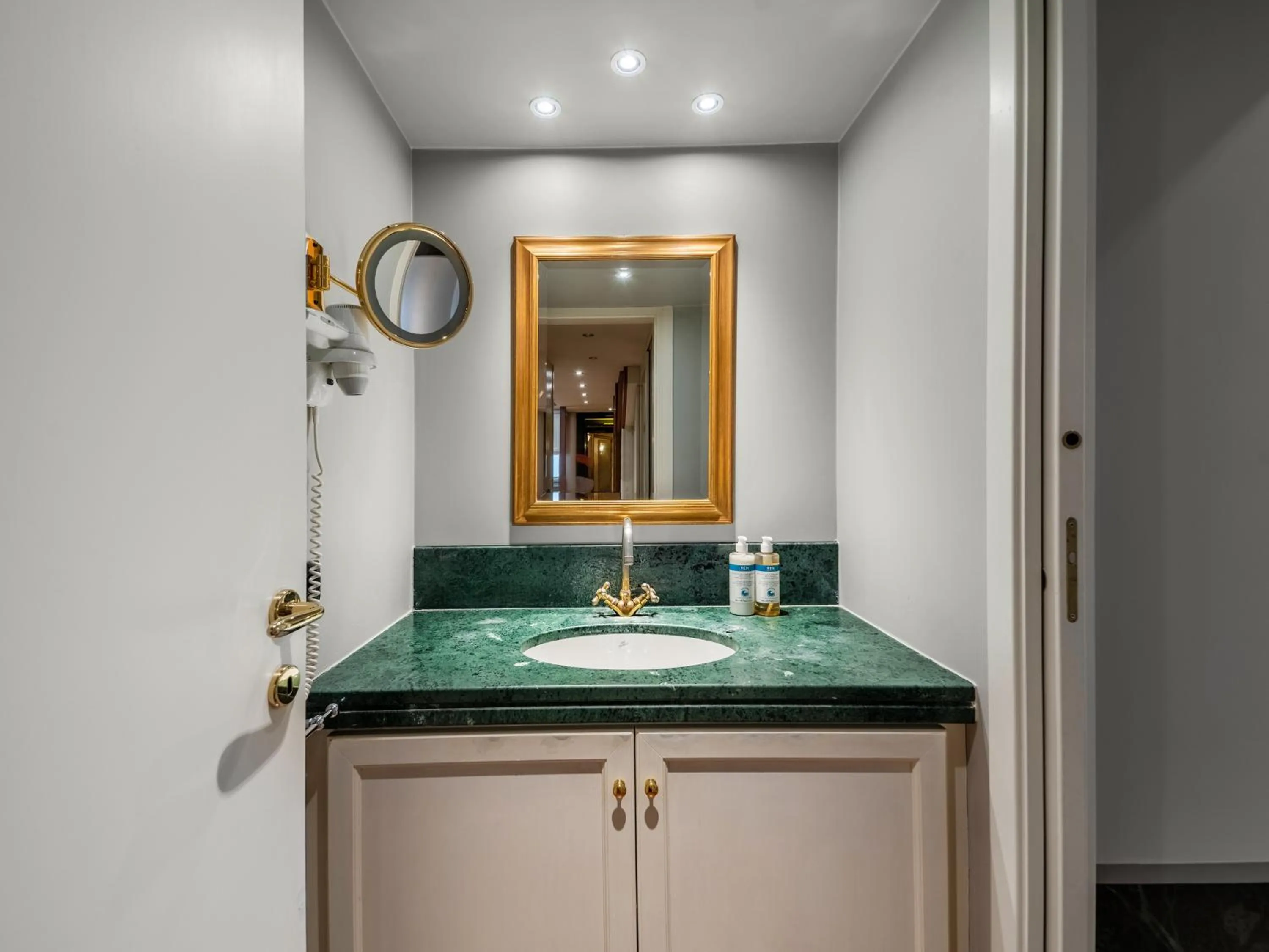 Bathroom in Numa Milan Camperio