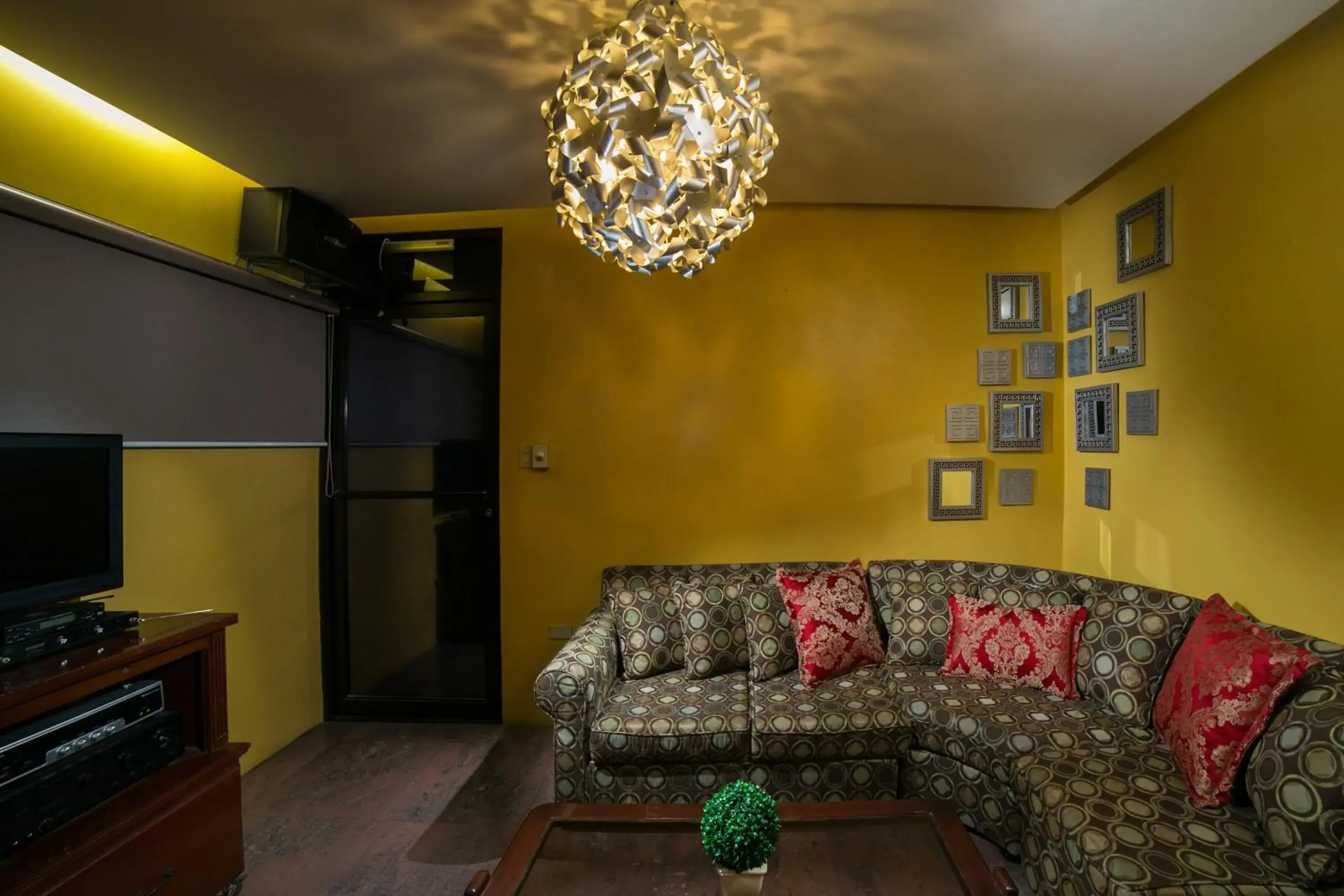 Karaoke, Seating Area in 950 Condotel