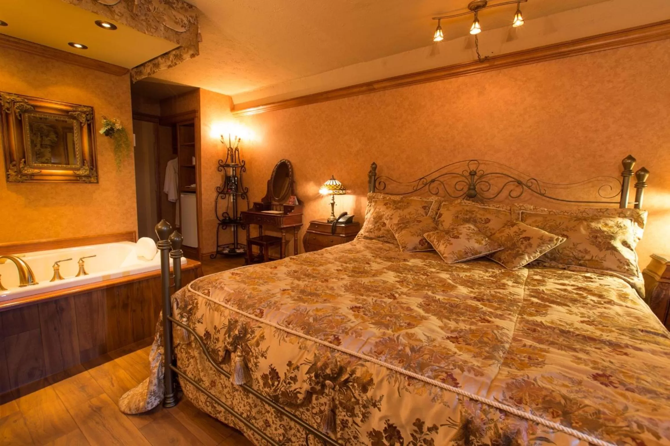 Bed in Travelodge by Wyndham Drummondville