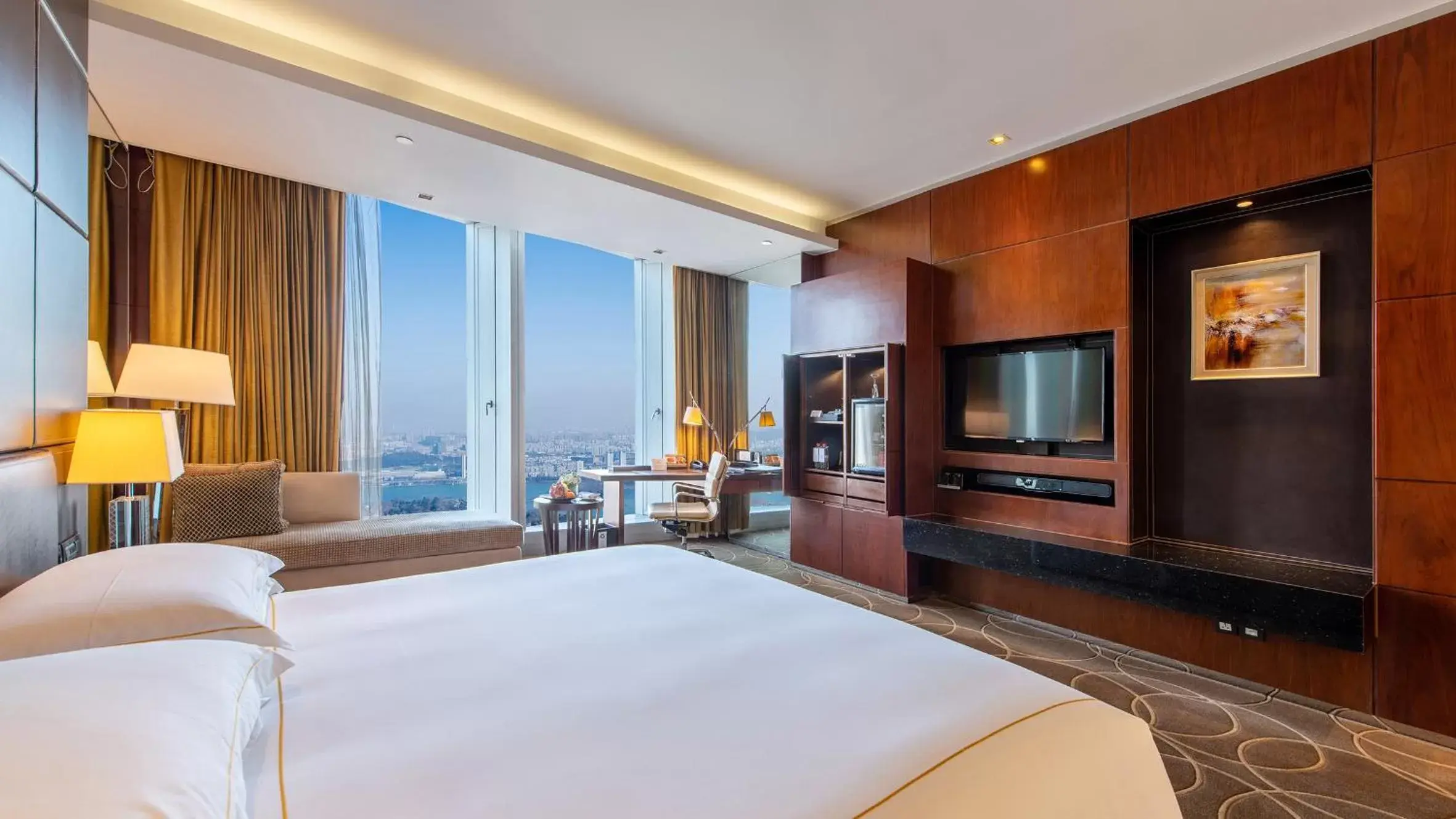 Photo of the whole room, Bed in InterContinental Nanjing by IHG Photo of the whole room, Bed in InterContinental Nanjing by IHG