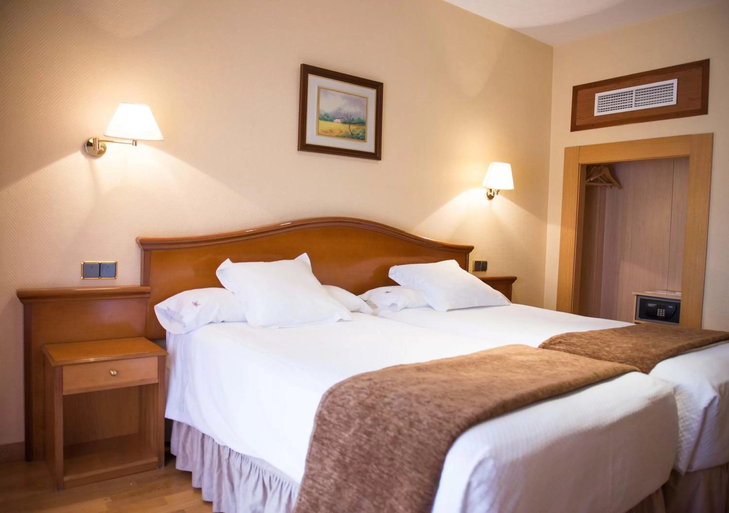 Bed in Hotel Los Angeles Granada