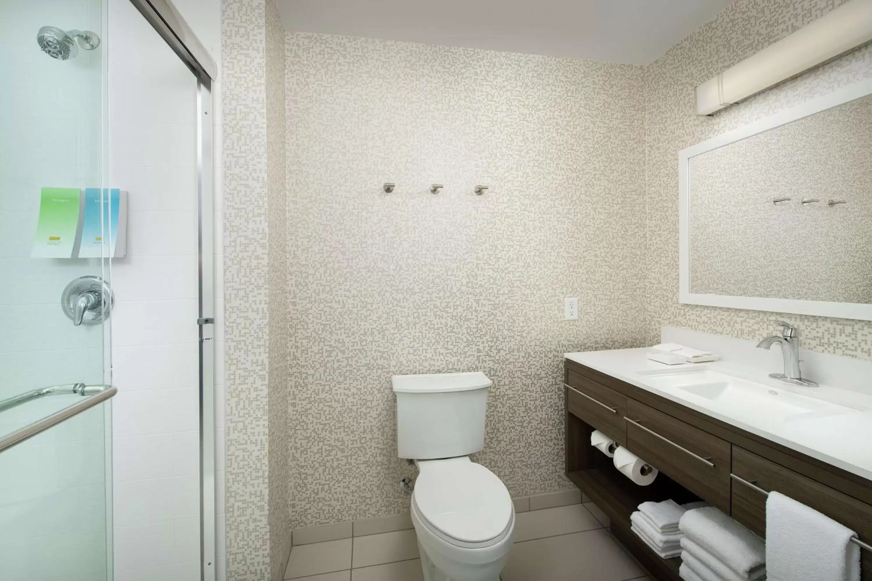 Bathroom in Home2 Suites by Hilton Phoenix Airport South