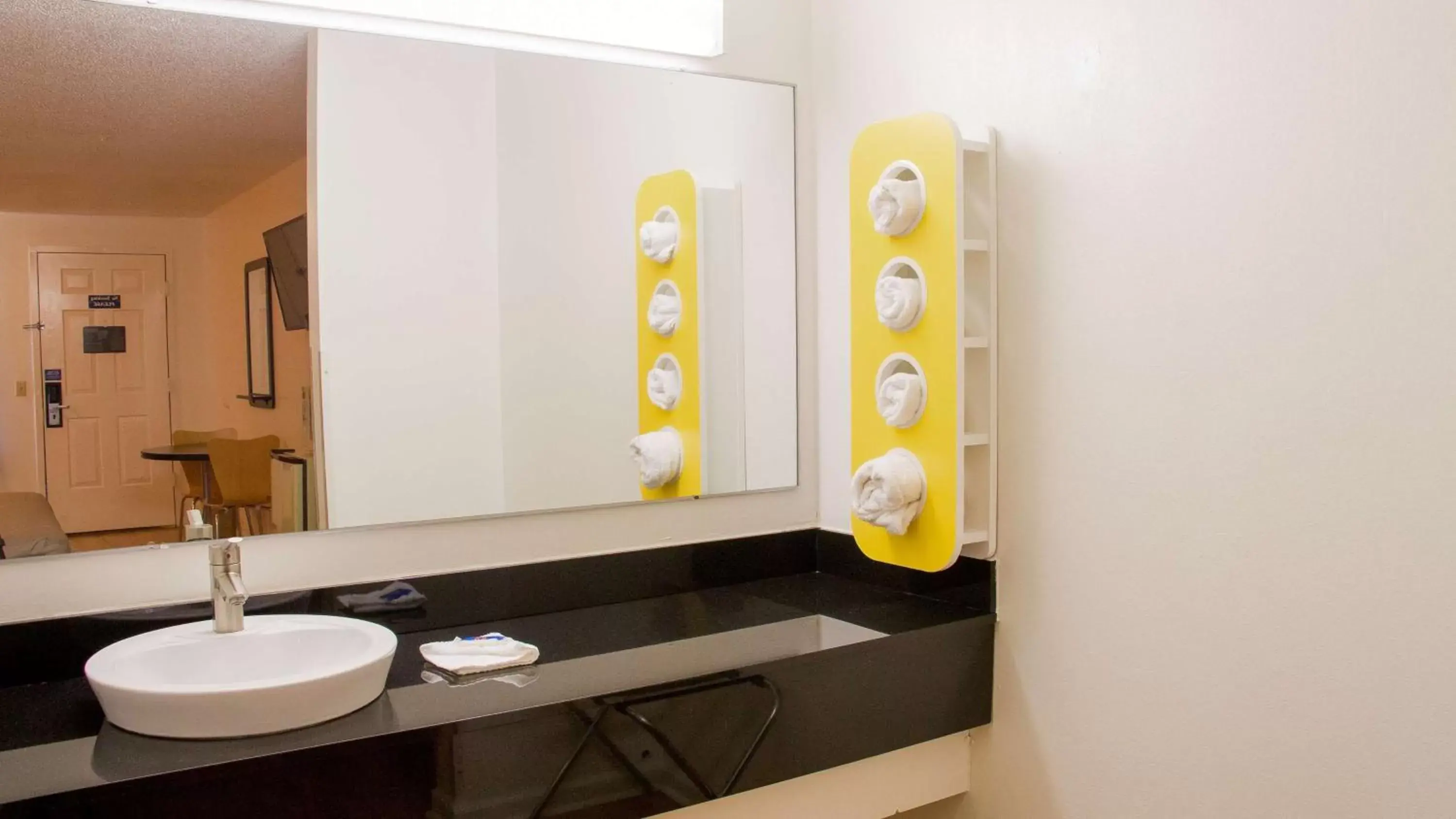 Bathroom, Coffee/Tea Facilities in Motel 6-Cookeville, TN