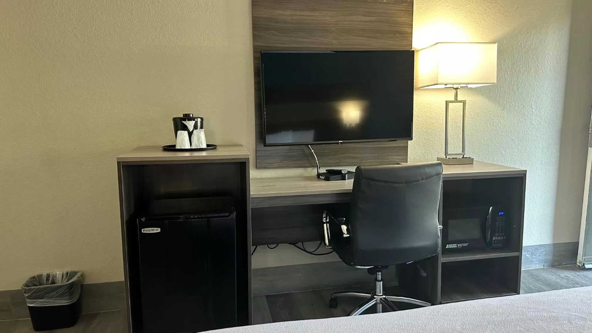 TV and multimedia, Bed in La Quinta Inn by Wyndham San Diego Vista