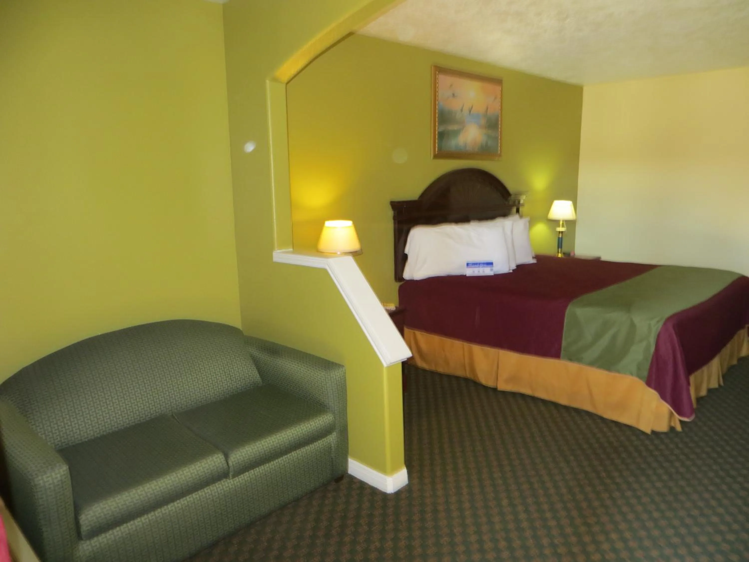 Bed in Americas Best Value Inn & Suites Hempstead