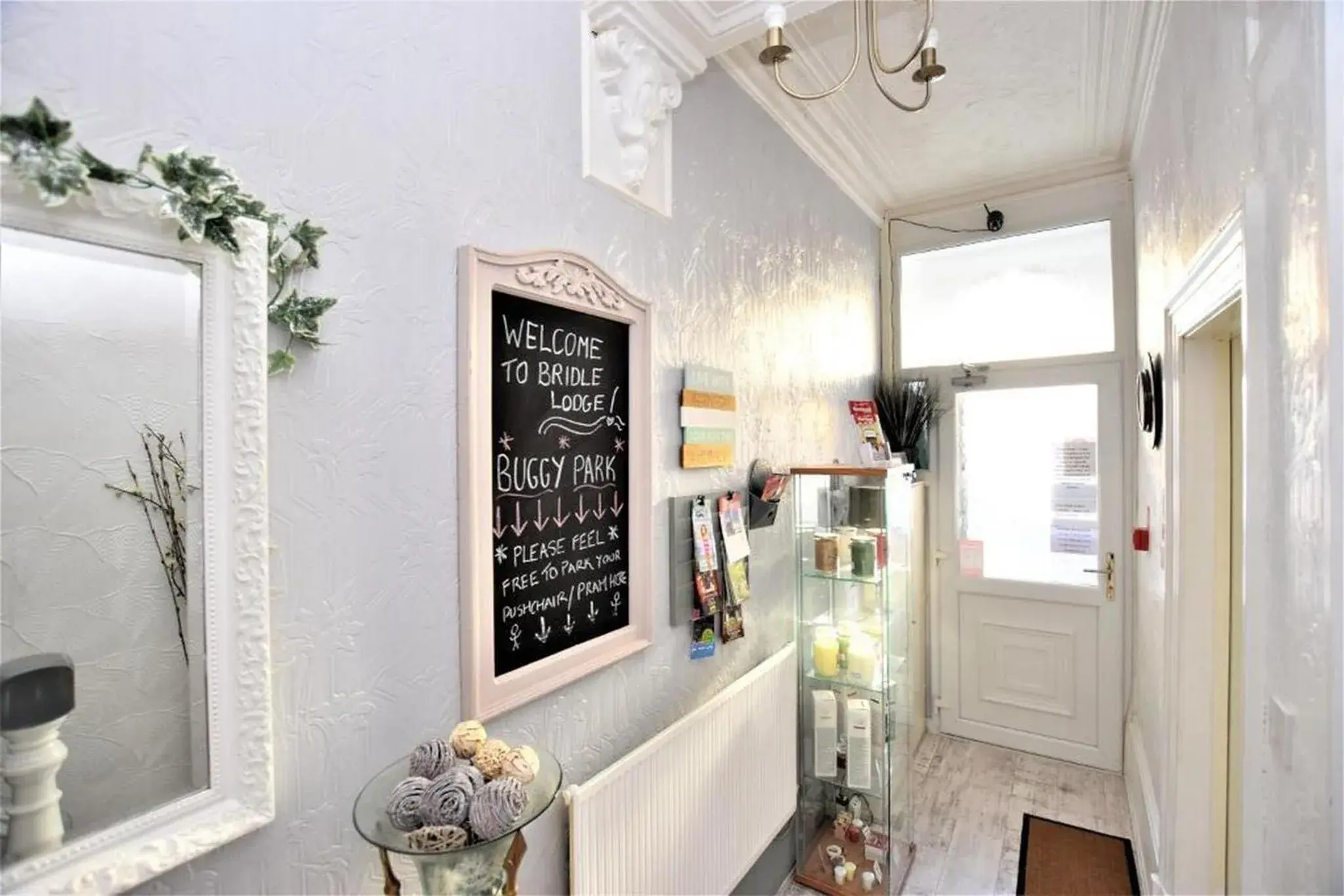 Lobby or reception in Bridle Lodge Apartments Lobby or reception in Bridle Lodge Apartments