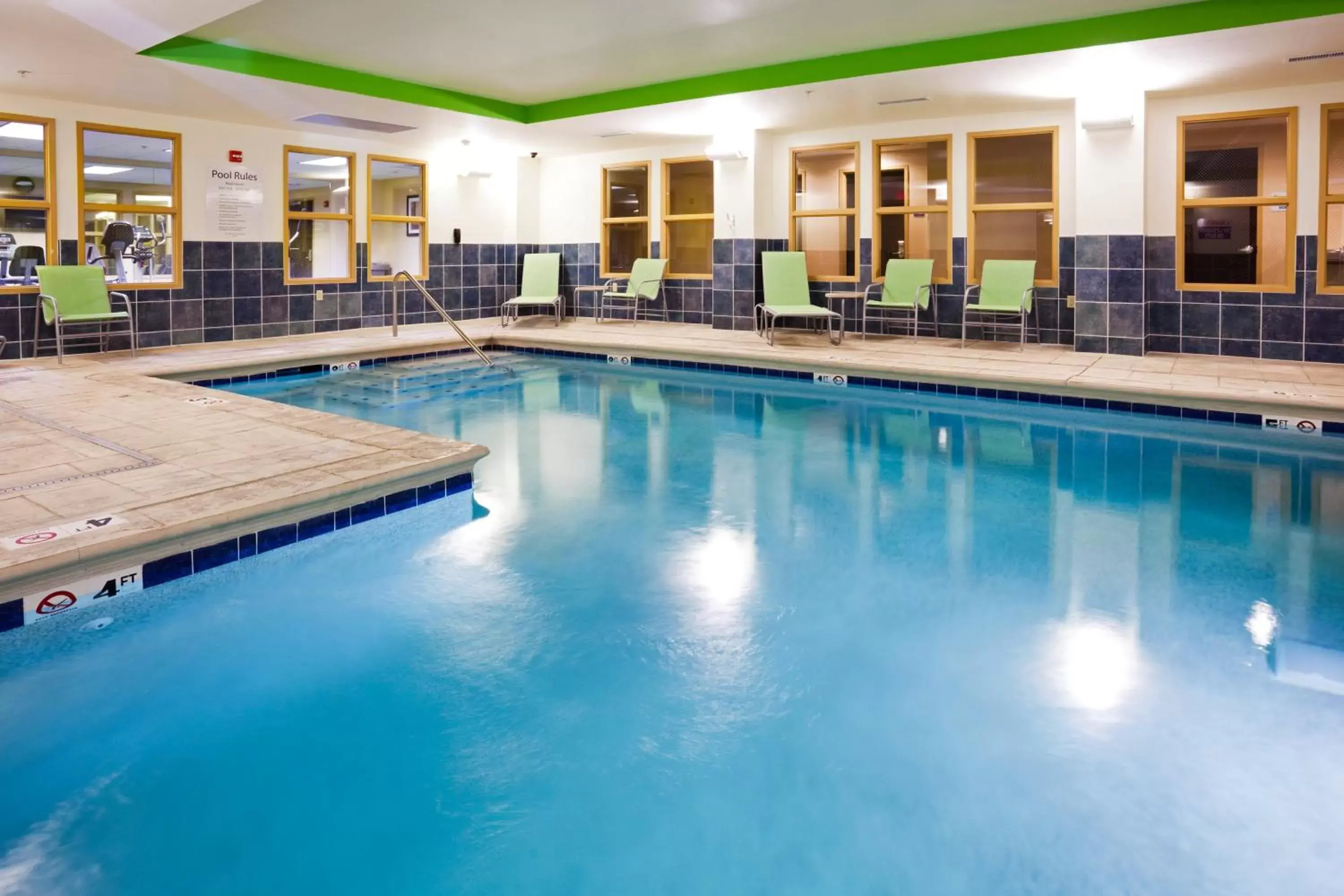 Swimming Pool in Holiday Inn Express Hotel & Suites Newport South, an IHG Hotel