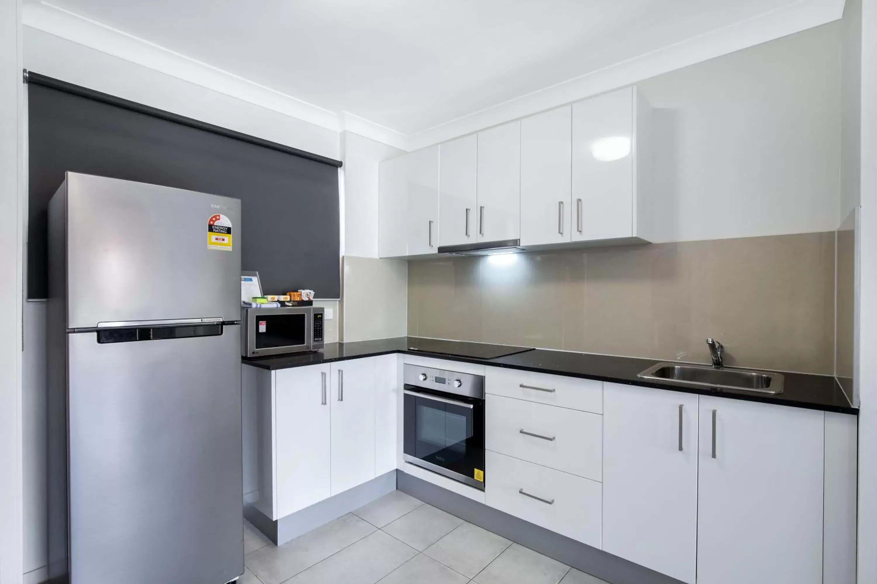 Kitchen or kitchenette, Kitchen/Kitchenette in Comfort Inn North Brisbane