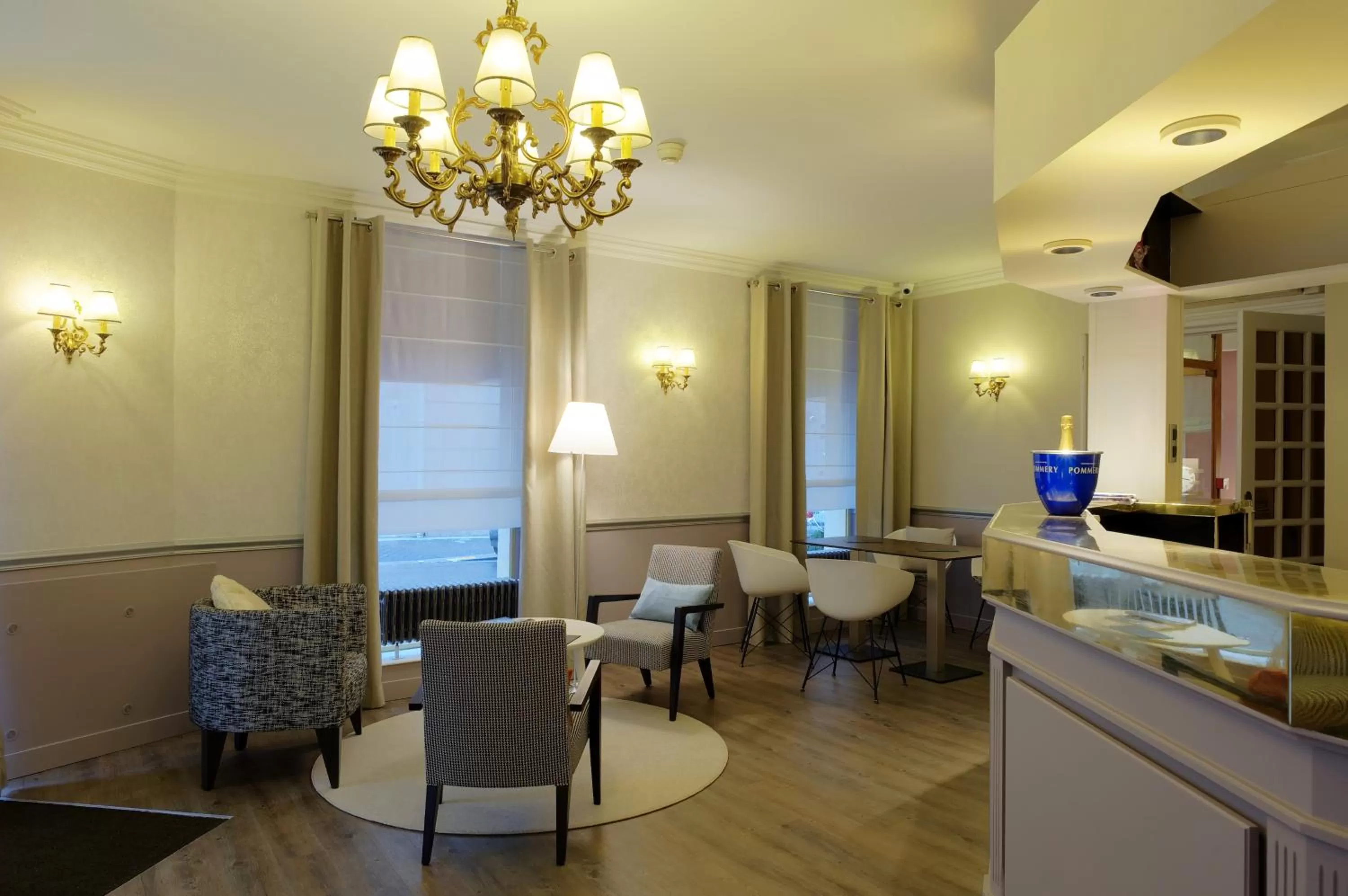 Lounge or bar in Hôtel de Sévigné