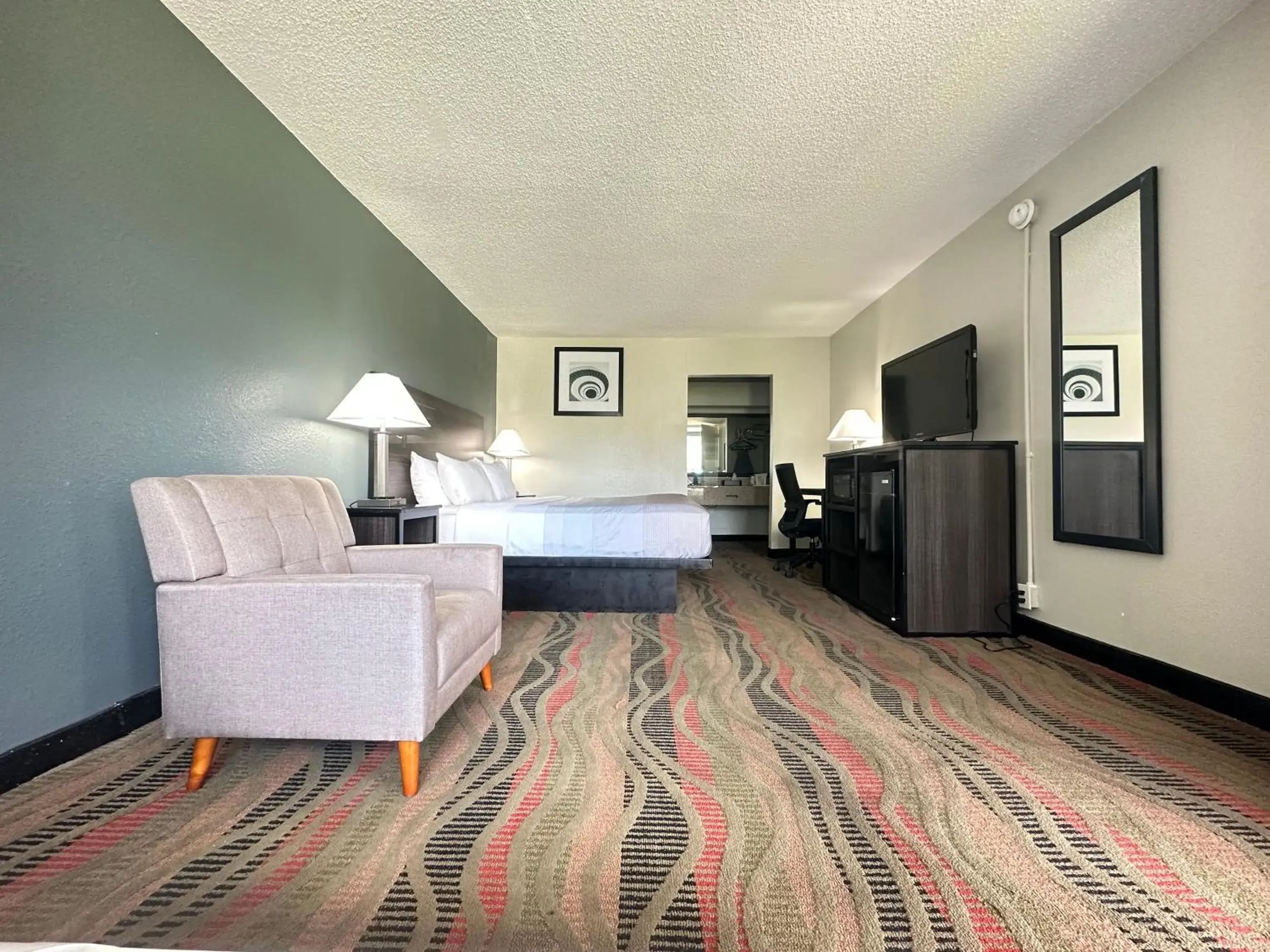 Photo of the whole room, Seating Area in Quality Inn & Suites