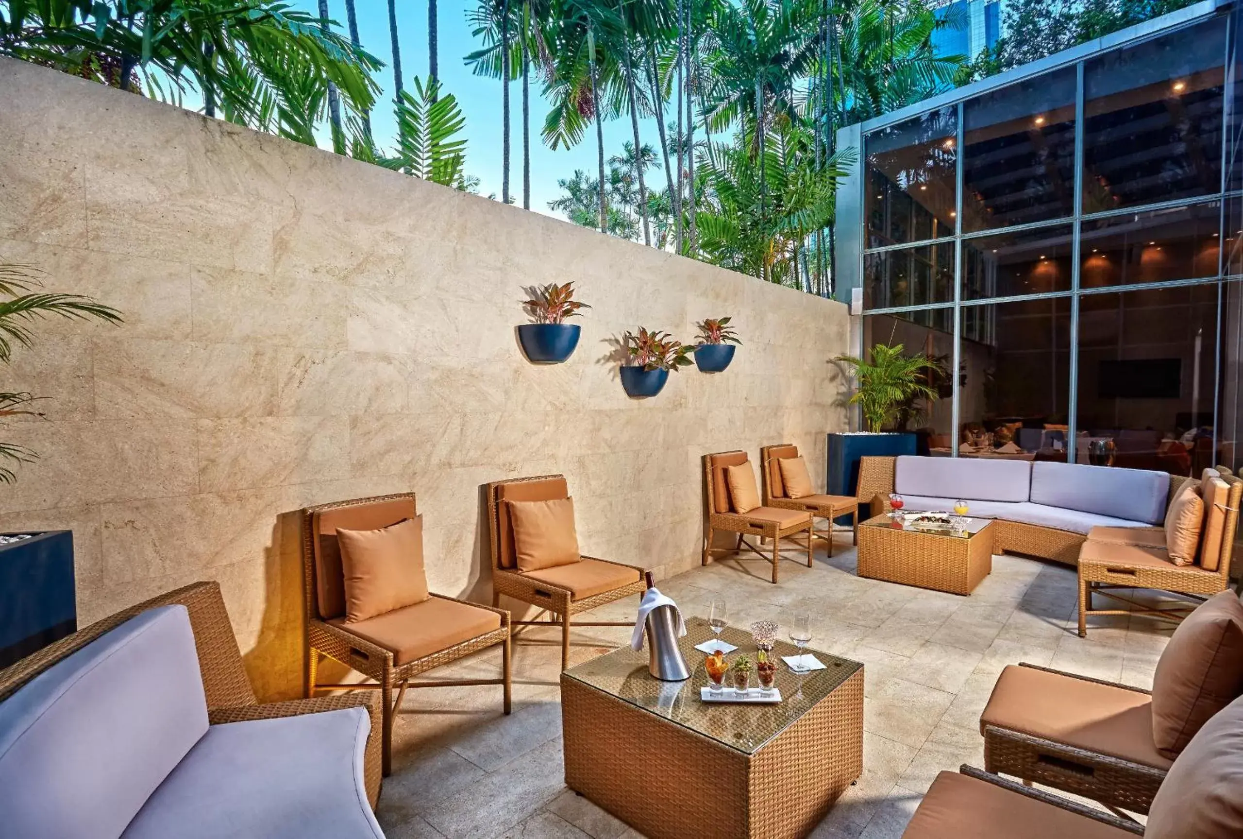Balcony/Terrace, Lounge/Bar in Global Hotel Panama