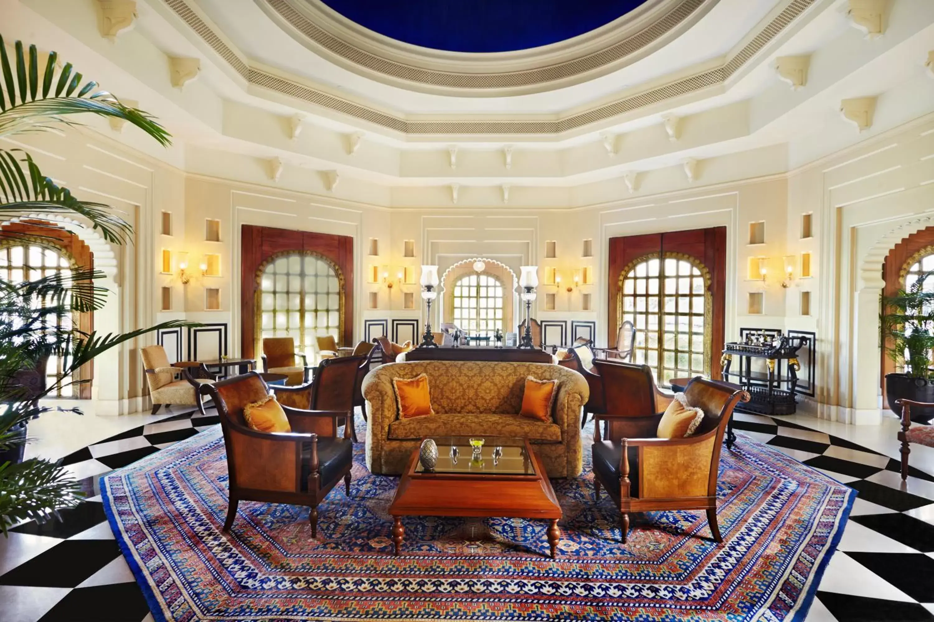 Lounge or bar, Lobby/Reception in The Oberoi Udaivilas Udaipur