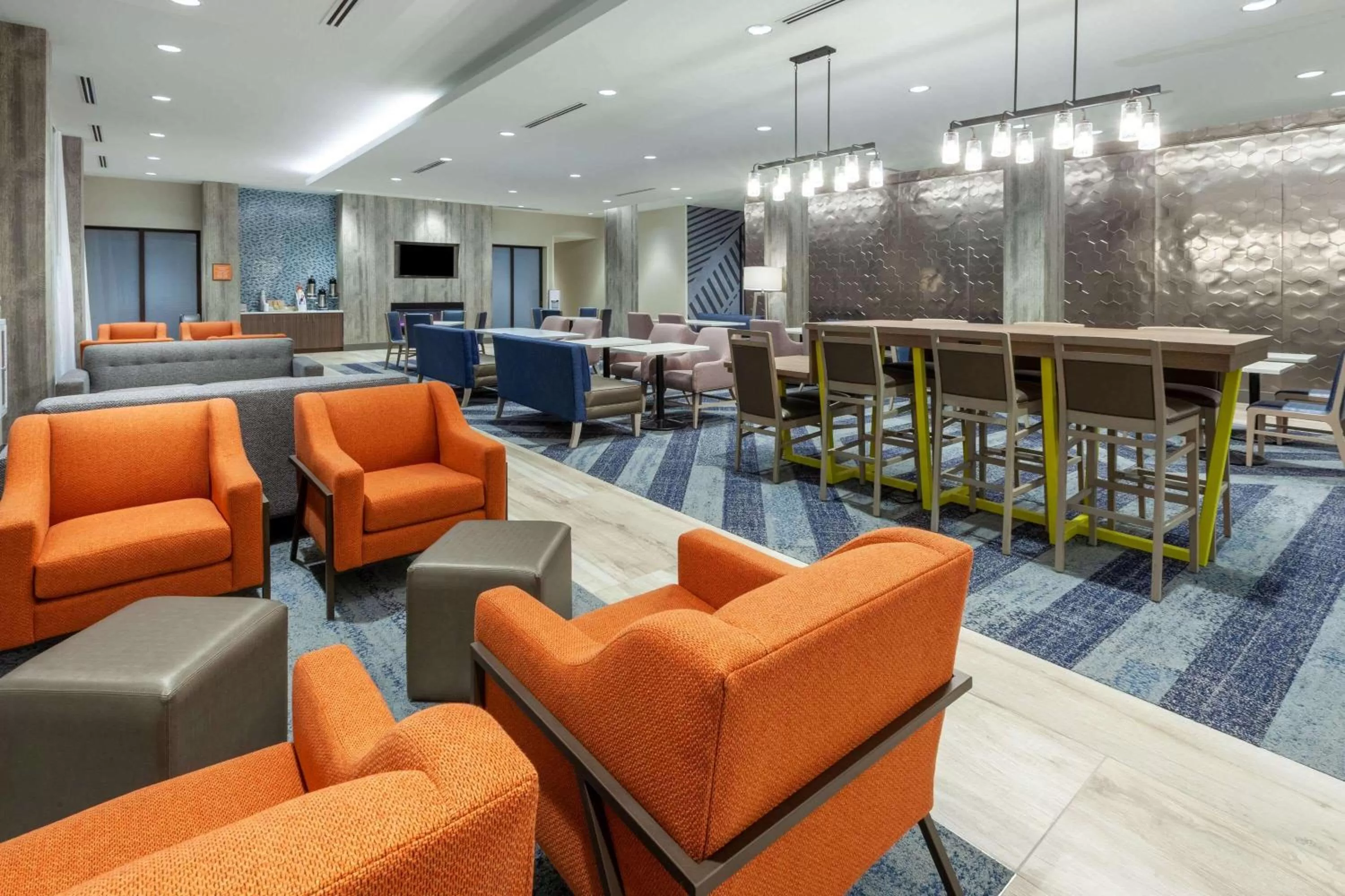 Restaurant/places to eat in La Quinta Inn & Suites by Wyndham Middletown-Goshen