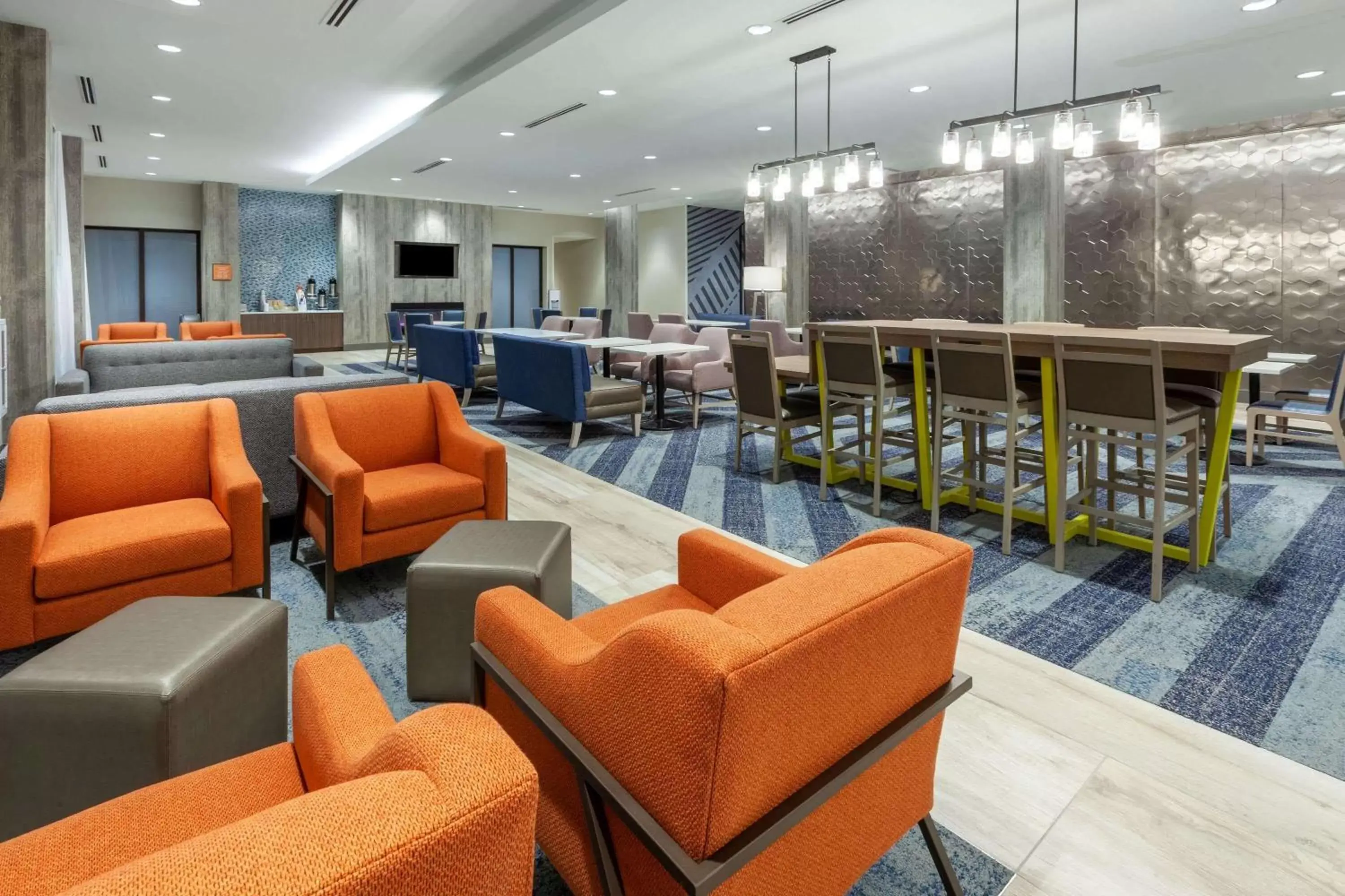 Restaurant/places to eat, Lounge/Bar in La Quinta Inn & Suites by Wyndham Middletown